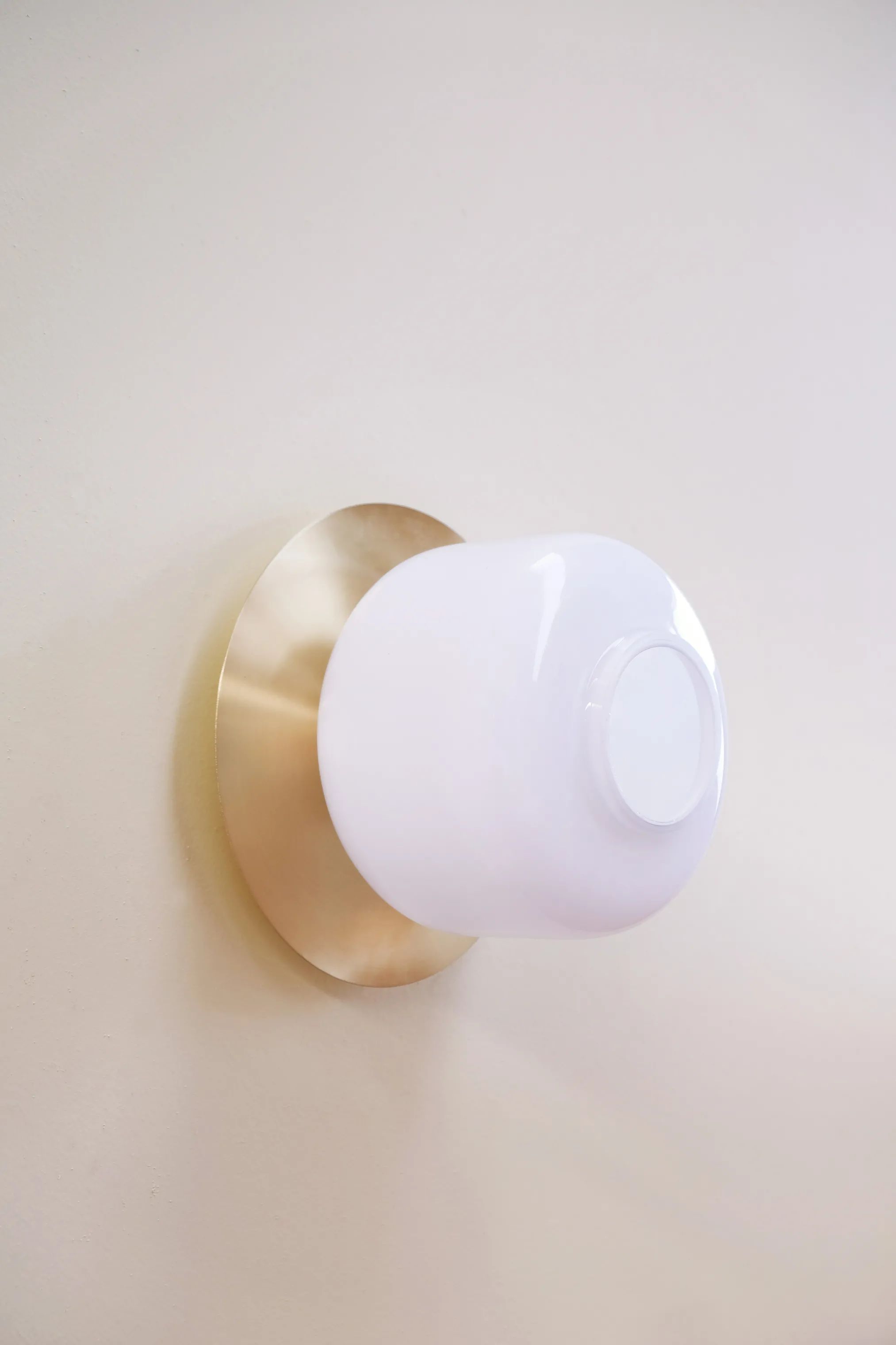 Dyberg Larsen Loftlamper Arp Loftlampe i Opal/Messing, 2