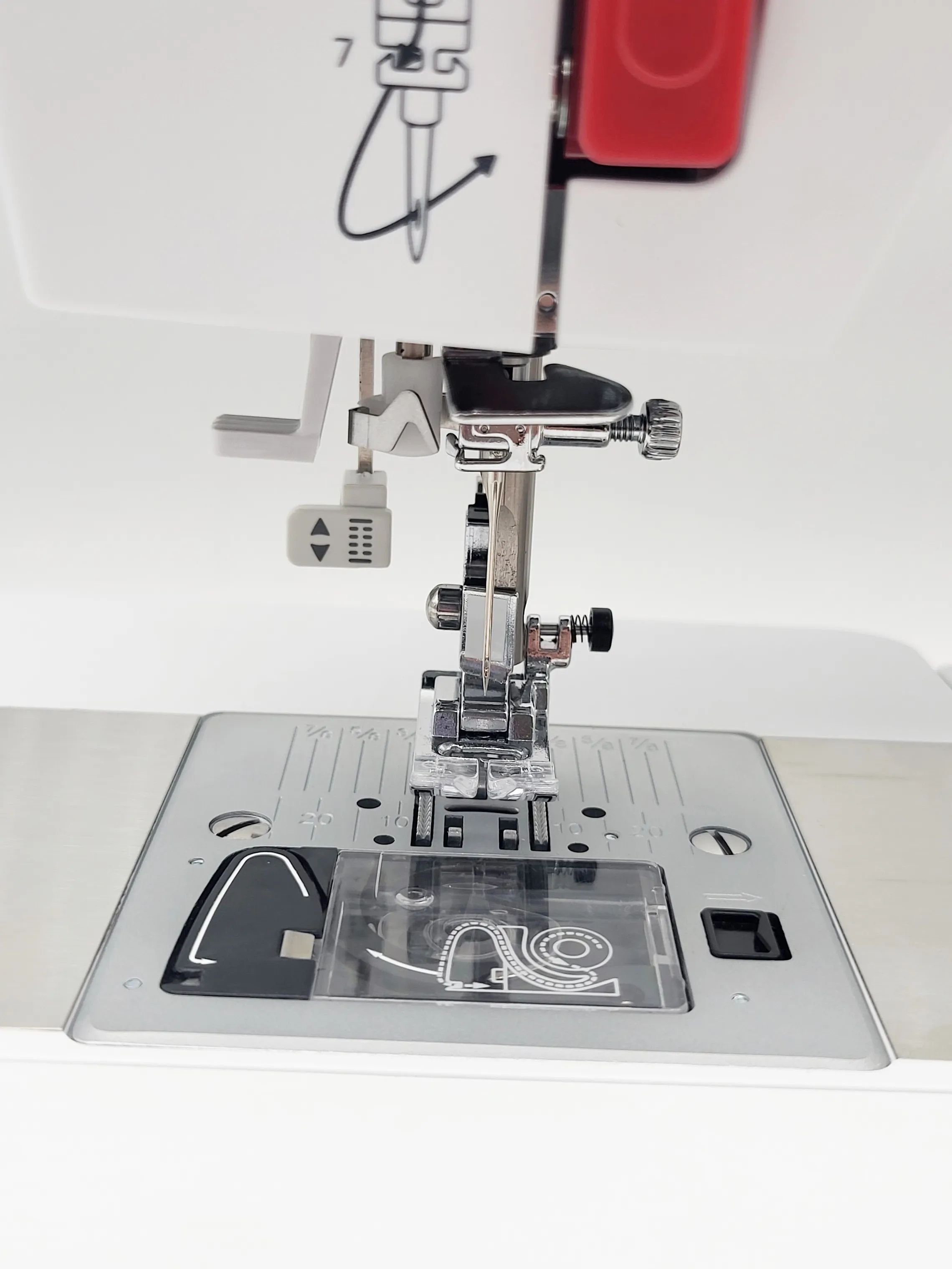 VERITAS Symaskiner Powerstitch 32 Titan Overlock i Hvid, 12