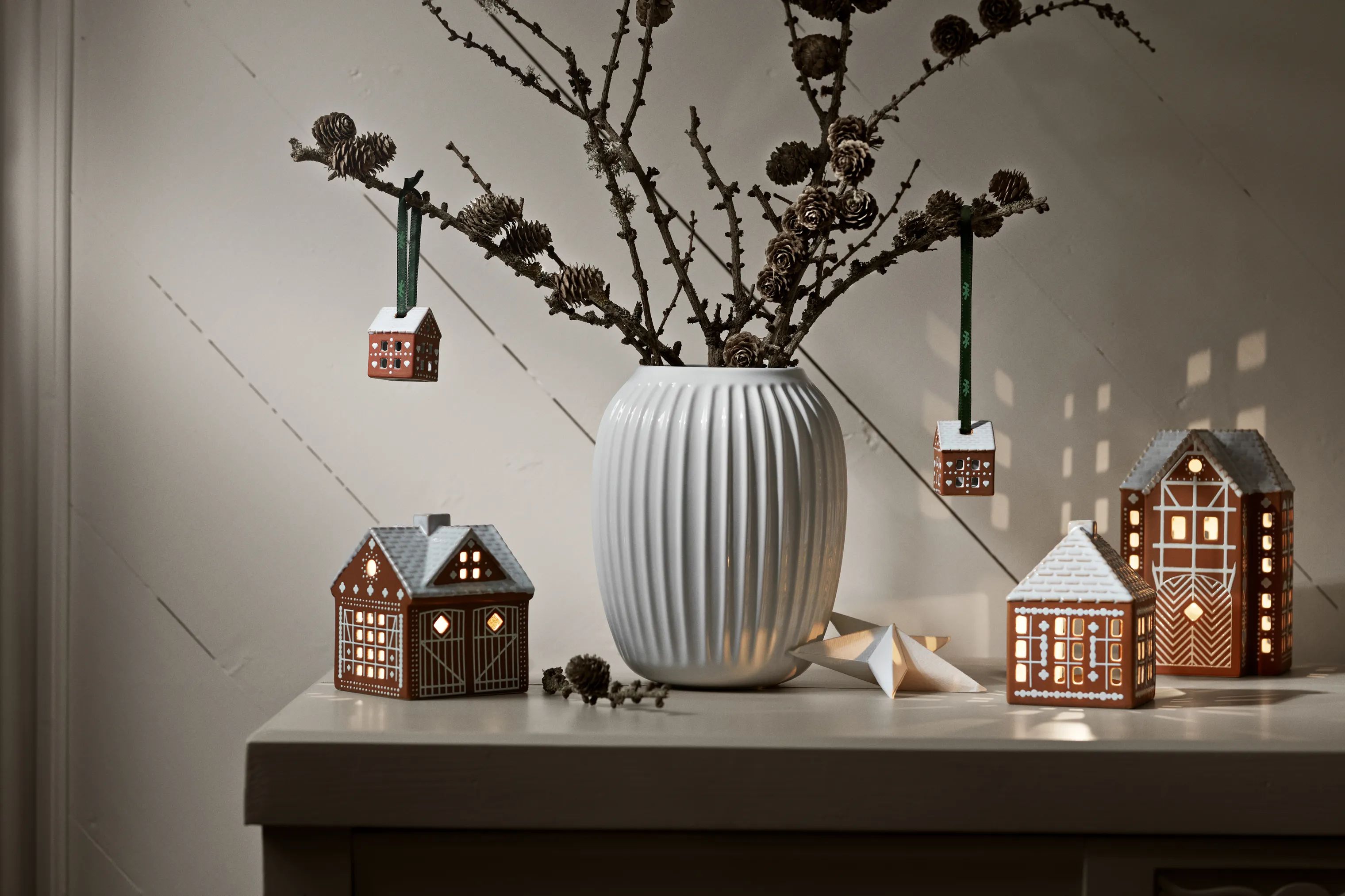 Kähler Fyrfadsstage Gingerbread Lyshus - Stor i 17 cm, 2