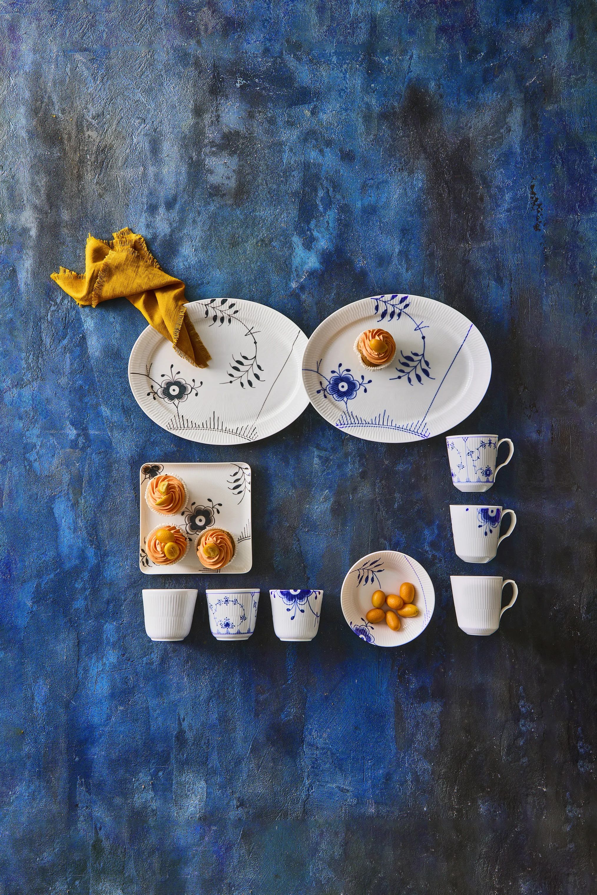 Royal Copenhagen Serveringsfade Sort Mega Riflet Fad i L 33 cm, 35 cm, 2