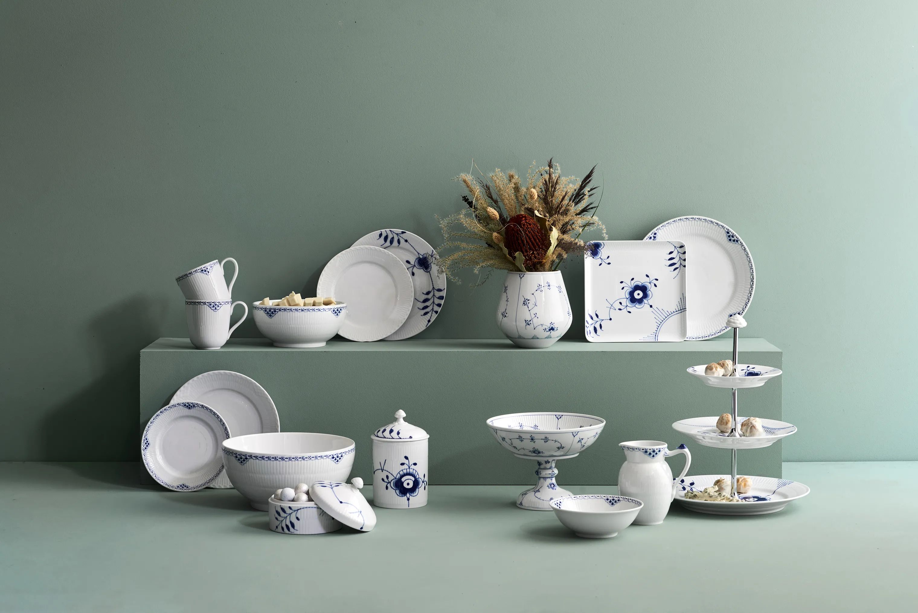 Royal Copenhagen Frokosttallerkener Blå Mega Riflet Frokosttallerken #8 i Koboltblå/hvid, 3