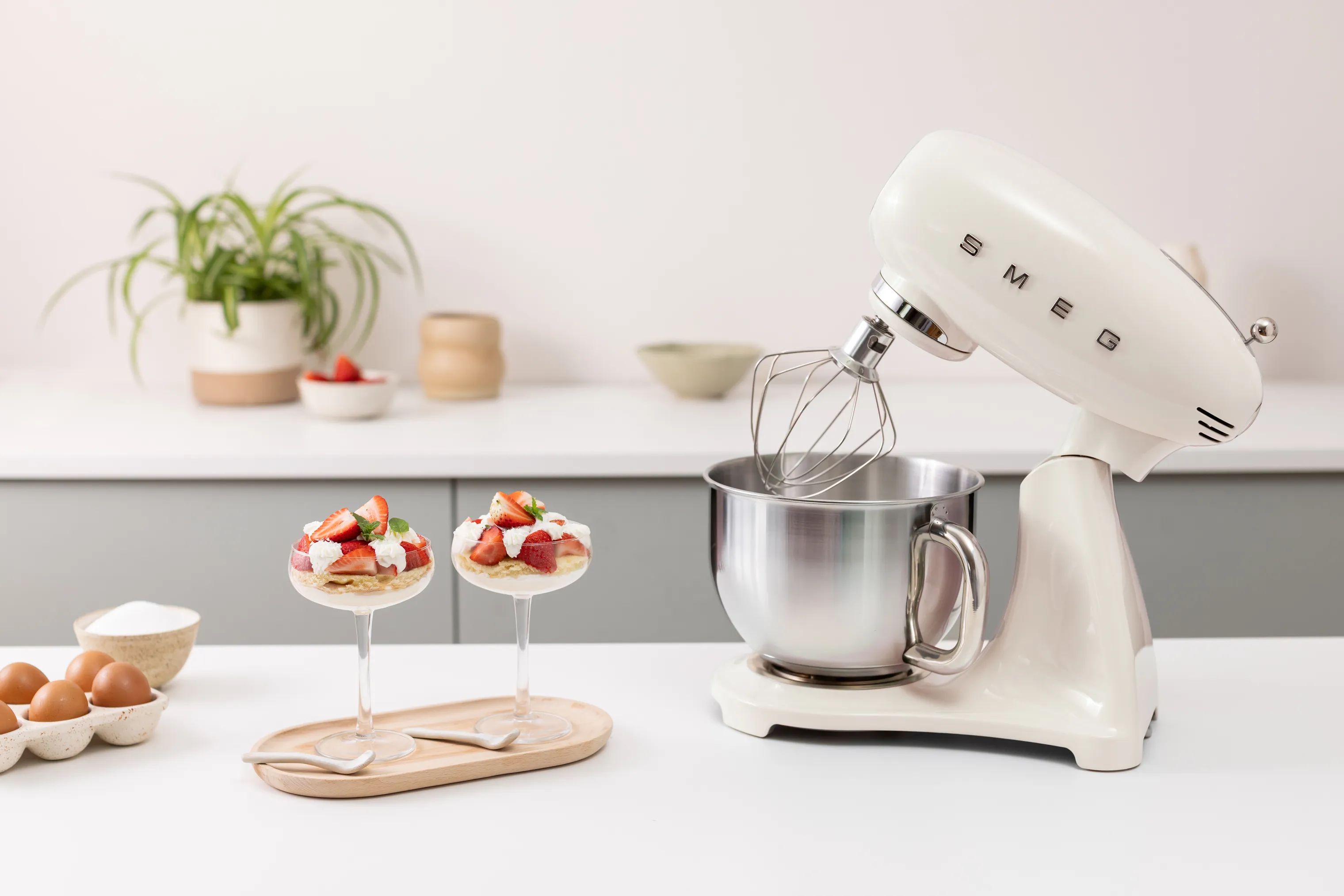 Smeg Røremaskiner 50's style Køkkenmaskine SMF05CREU i creme, 2