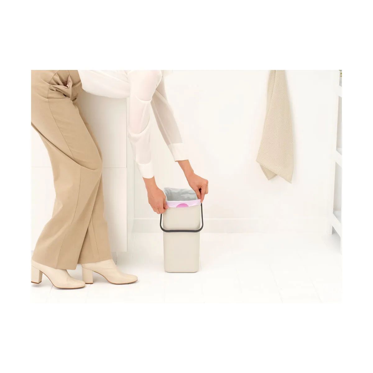 Brabantia Spande uden pedal Sort & Go Affaldsspand i Soft Beige, 12 L, 3