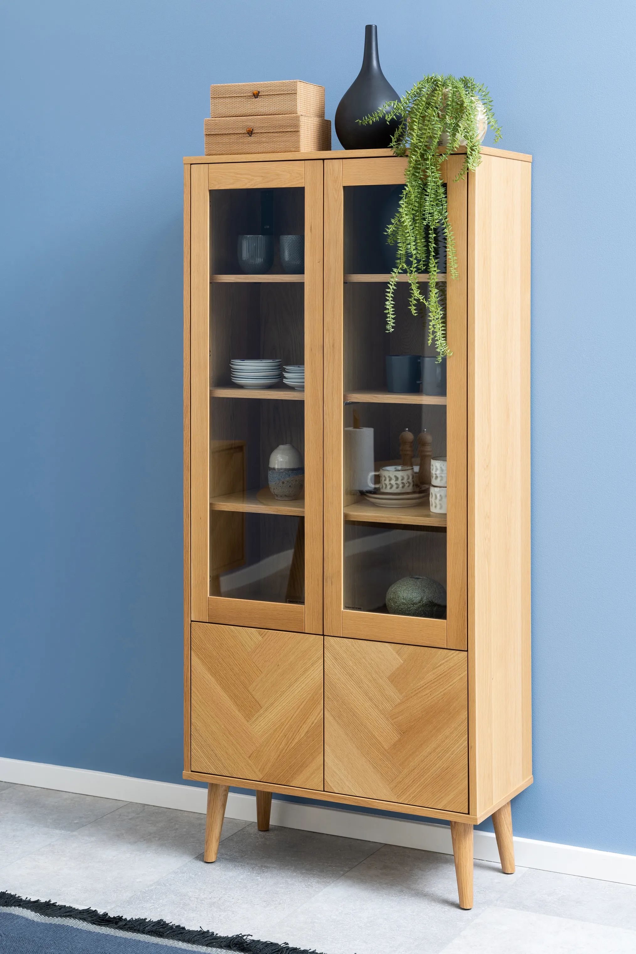 CASA Living Reoler og tilbehør Nagano Vitrine i Eg, 2