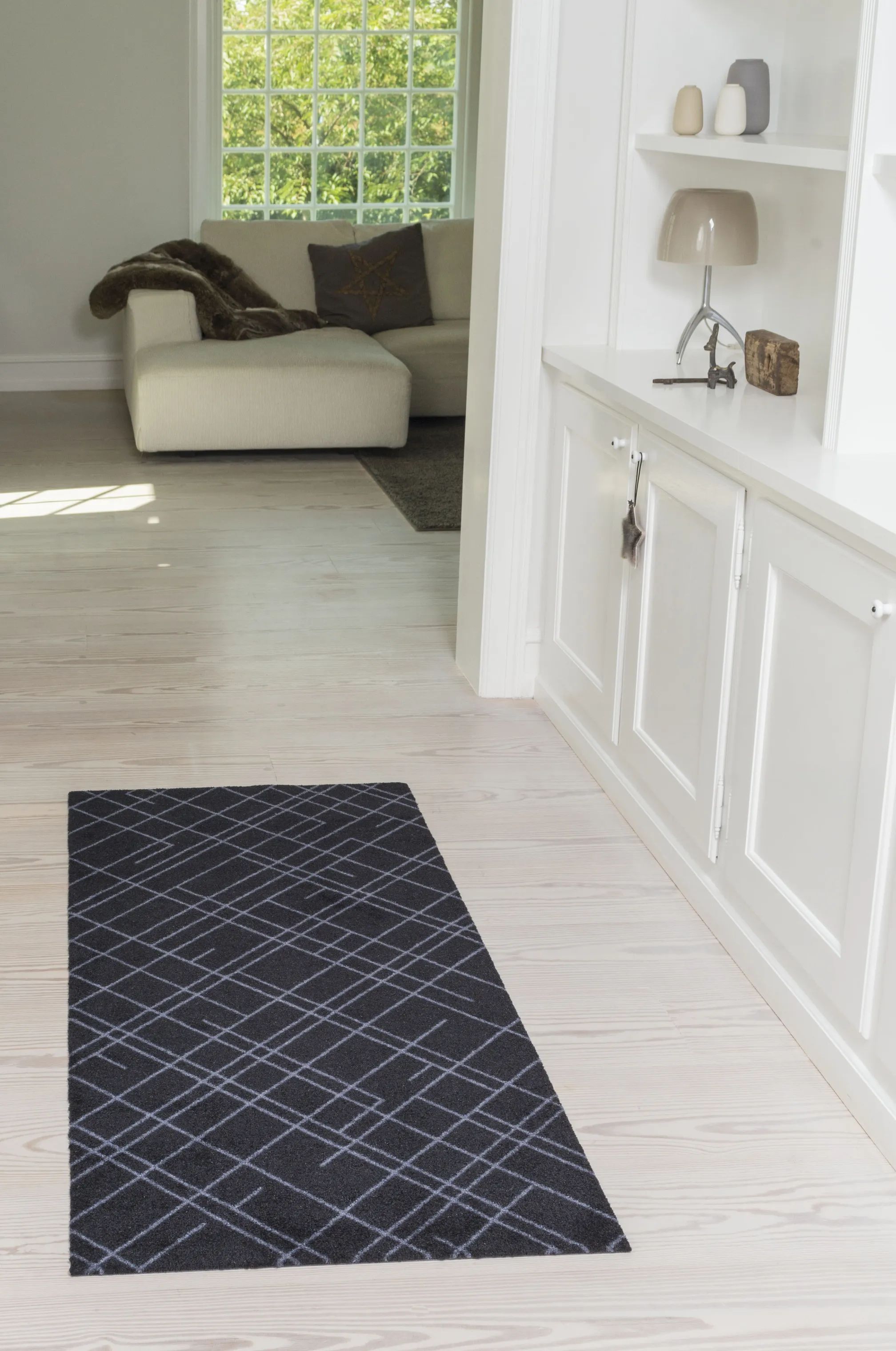 Tica Copenhagen Dørmåtter Lines Gulvmåtte i Sort/grå, B67 x L150 cm, 2