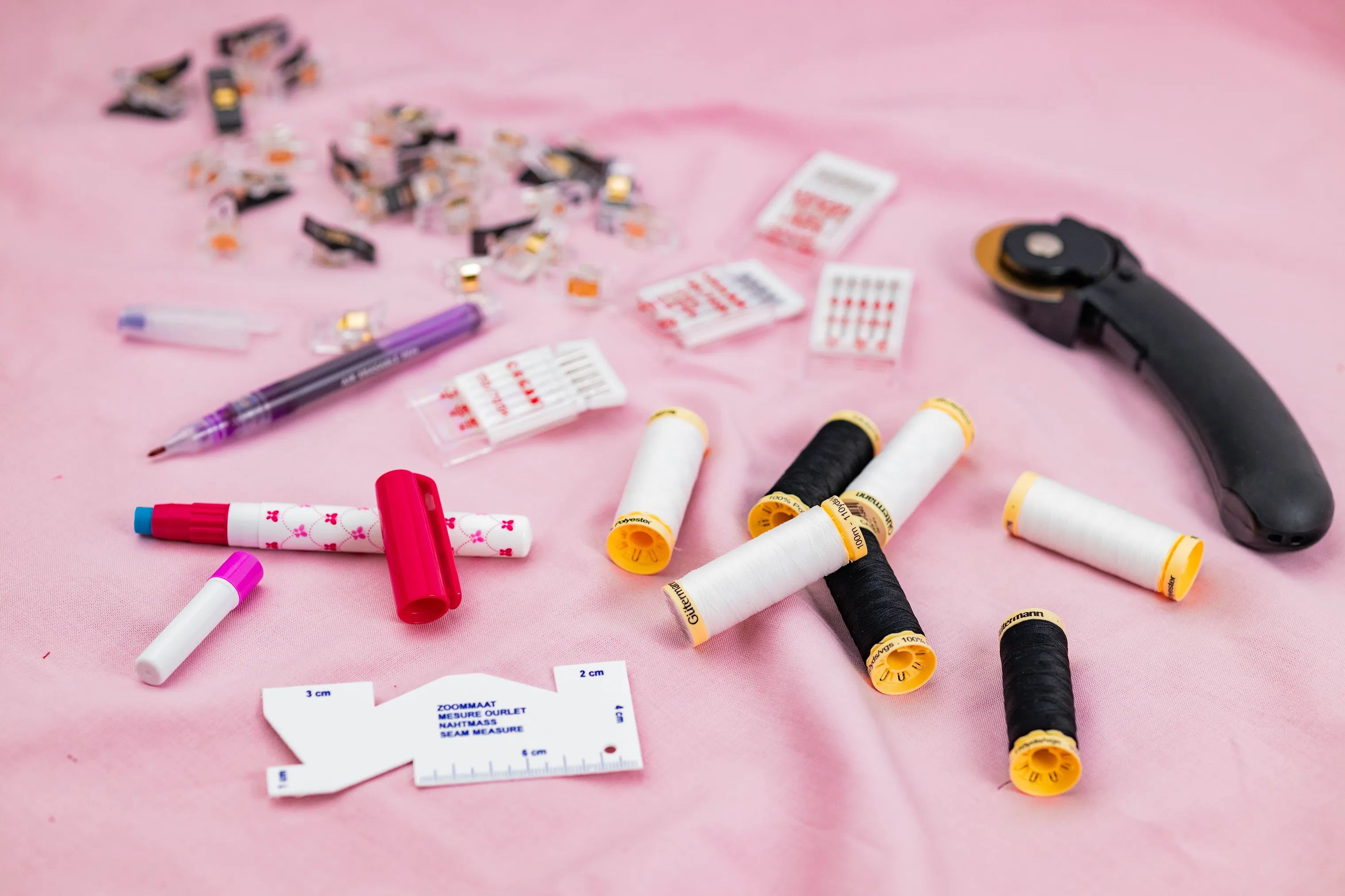 Kreativ4 Tilbehør til symaskiner Kreativ Sy-kit - 60 dele i Multifarvet, 2