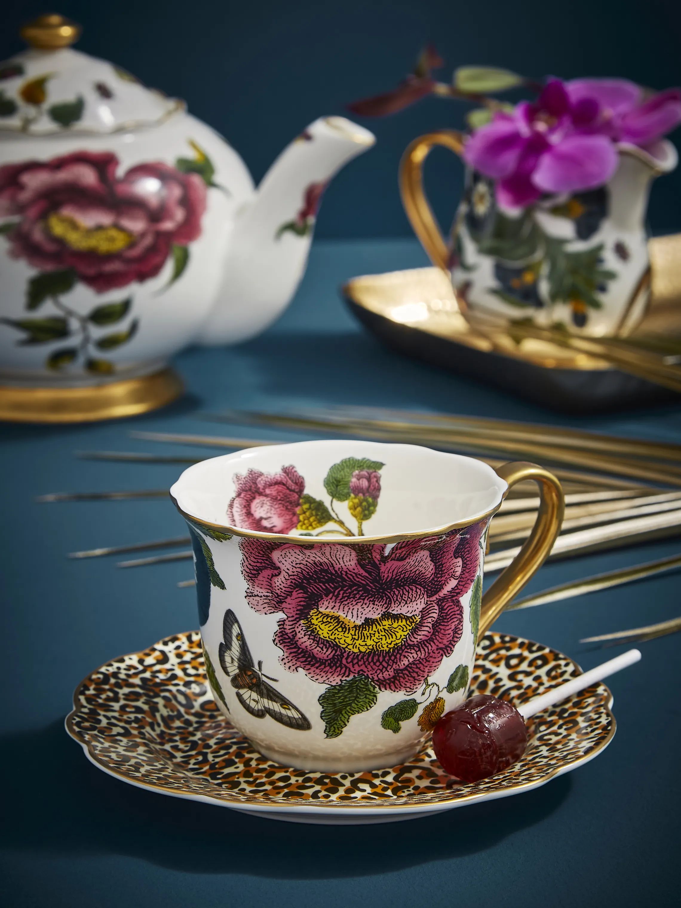Spode Krus og kopper med hank Creatures Of Curiosity Tekop m. underkop i Leopard/guld, 3