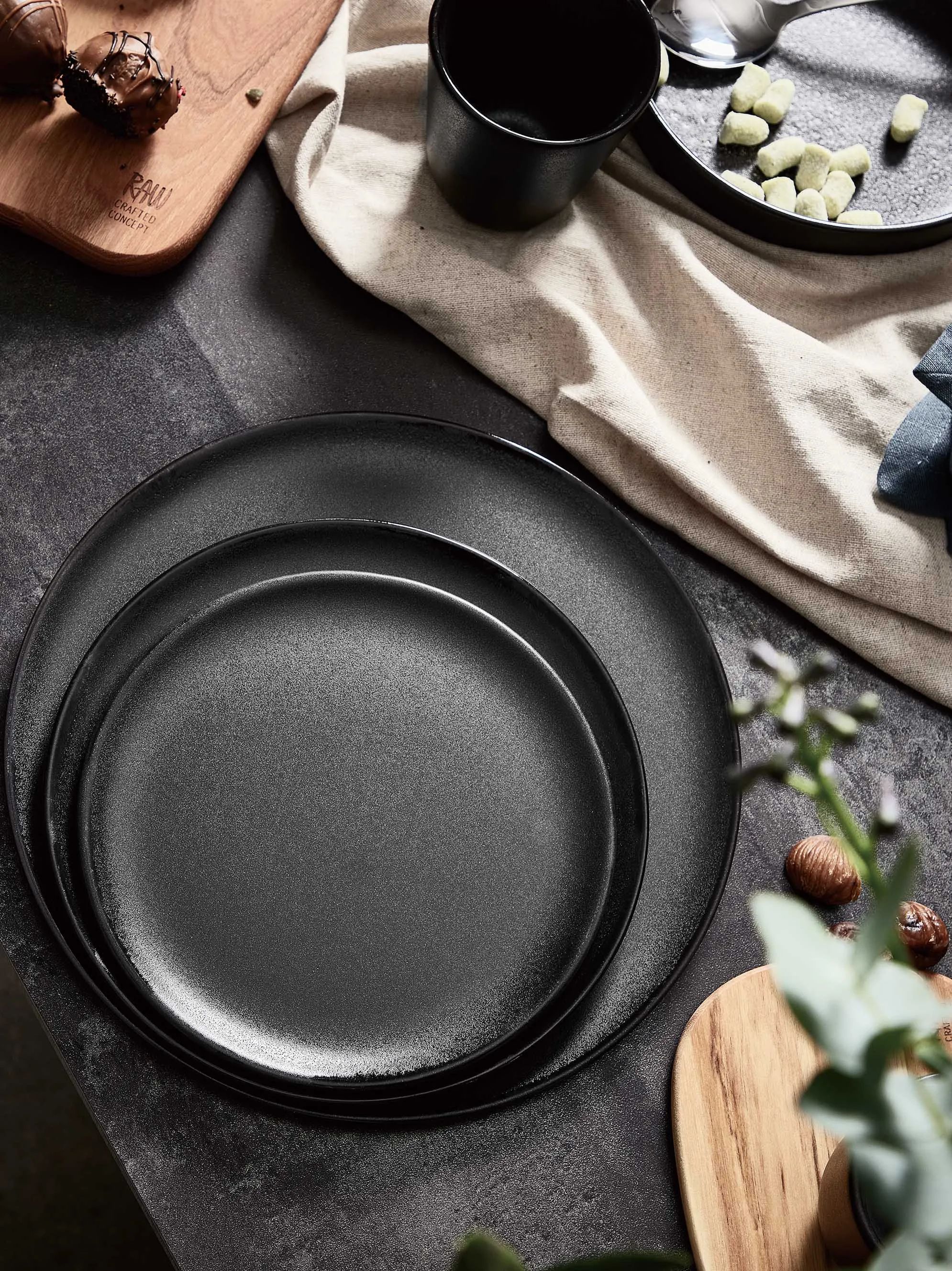 RAW by Aida Kagetallerkener Desserttallerken i Titanium Black, 2