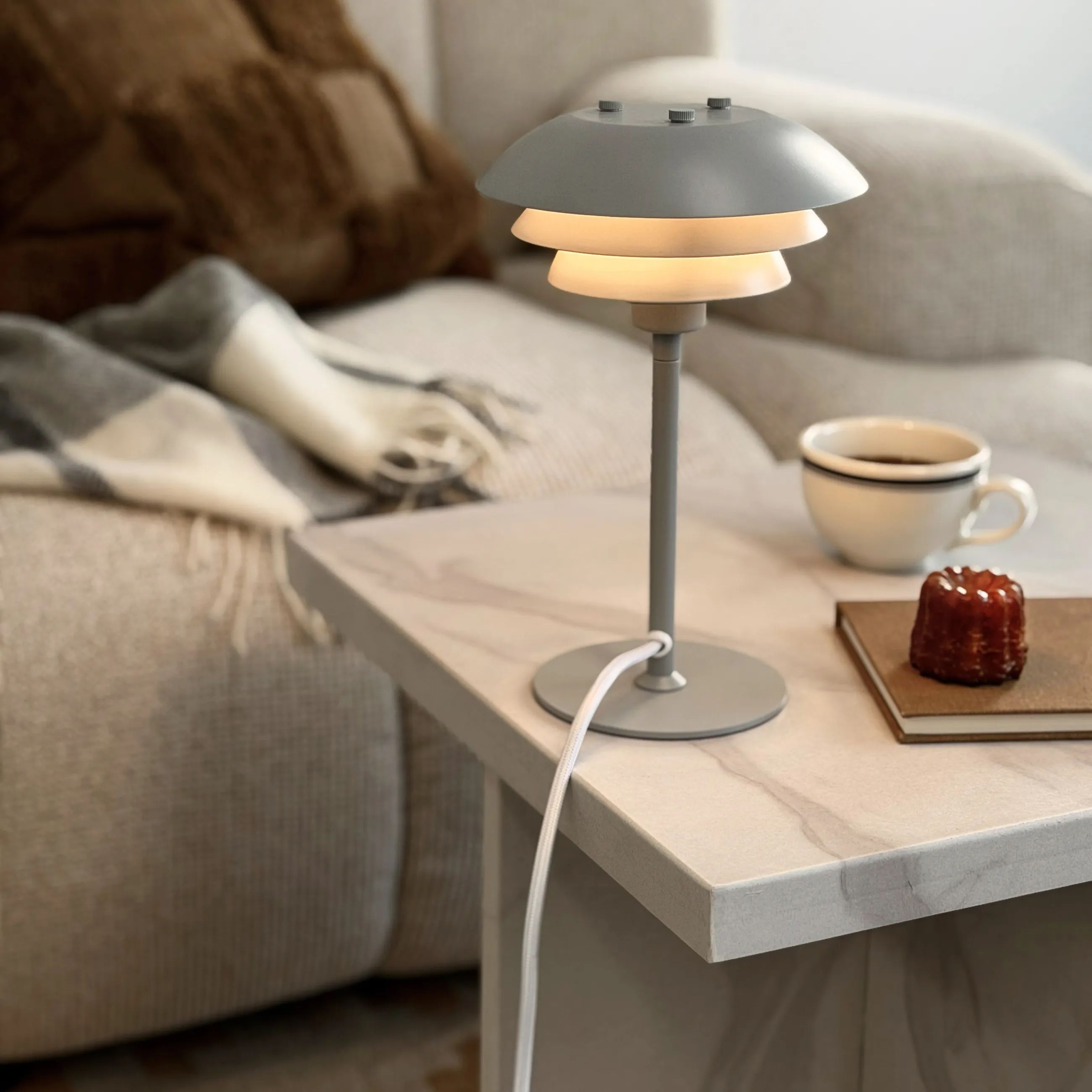 Dyberg Larsen Bordlamper Sixteen Bordlampe i Grå, 2