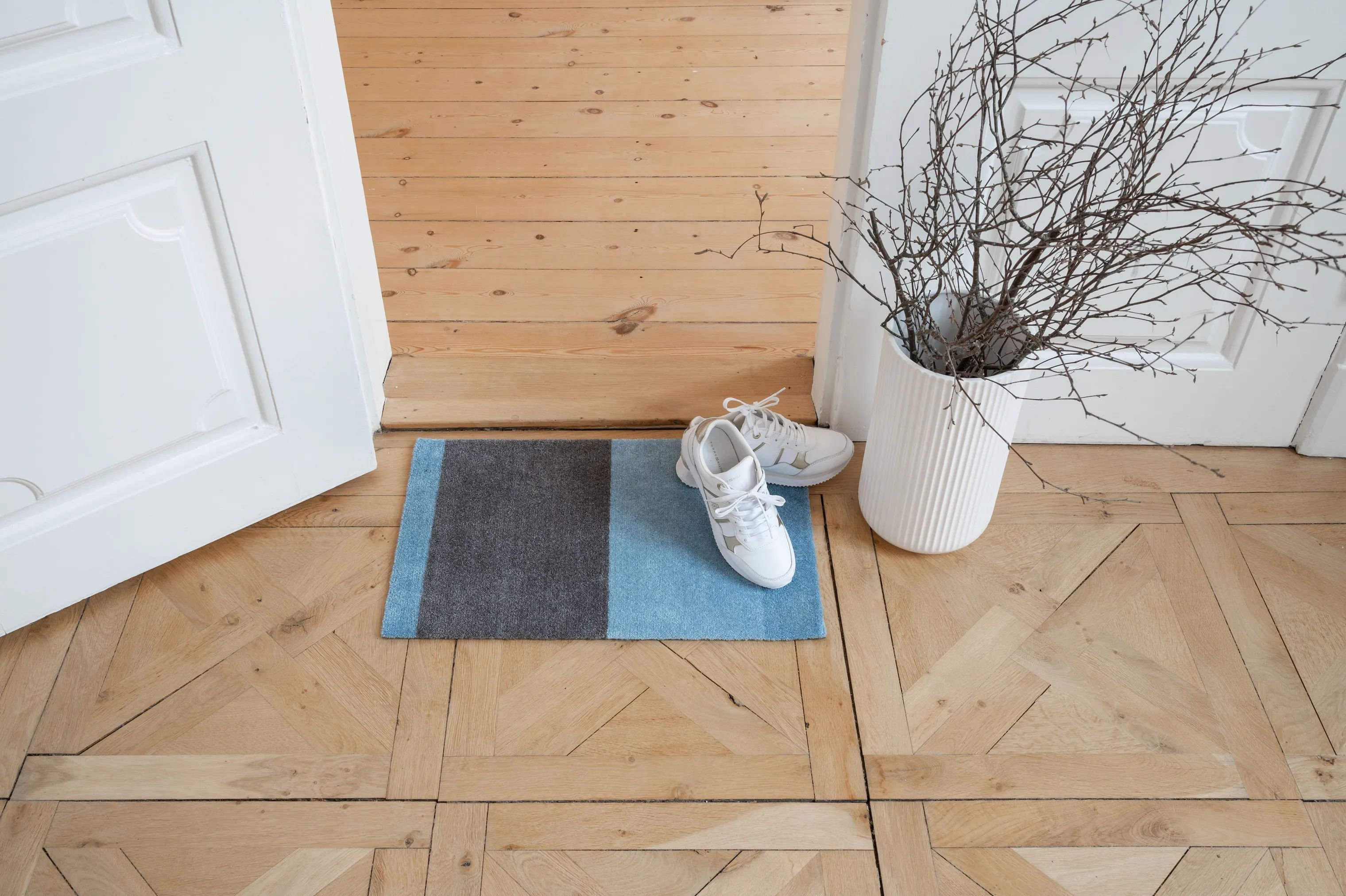 Tica Copenhagen Dørmåtter Stripes Horisontal Gulvmåtte i blå/steelgrey, B40 x L60 cm, 3