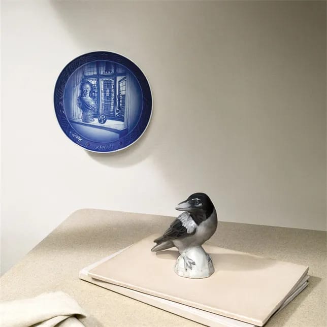 Royal Copenhagen Dyrefigurer Samlerartikler Årsfigur 2025 - Krage i Grå, 2