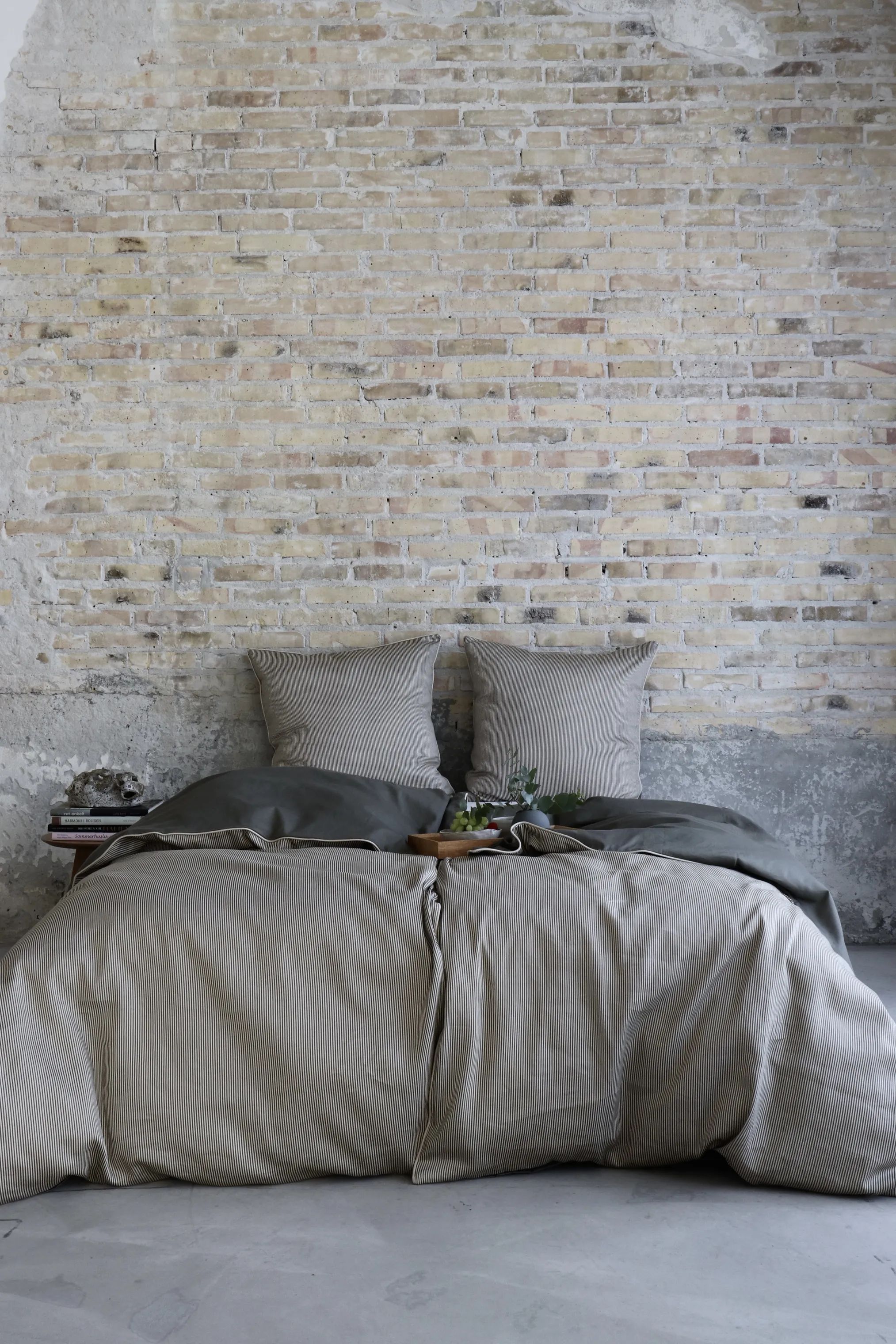 omhu Sengetøj Pin Stripe Sengetøj i Olive/Sand, B140 x L200 cm, 2