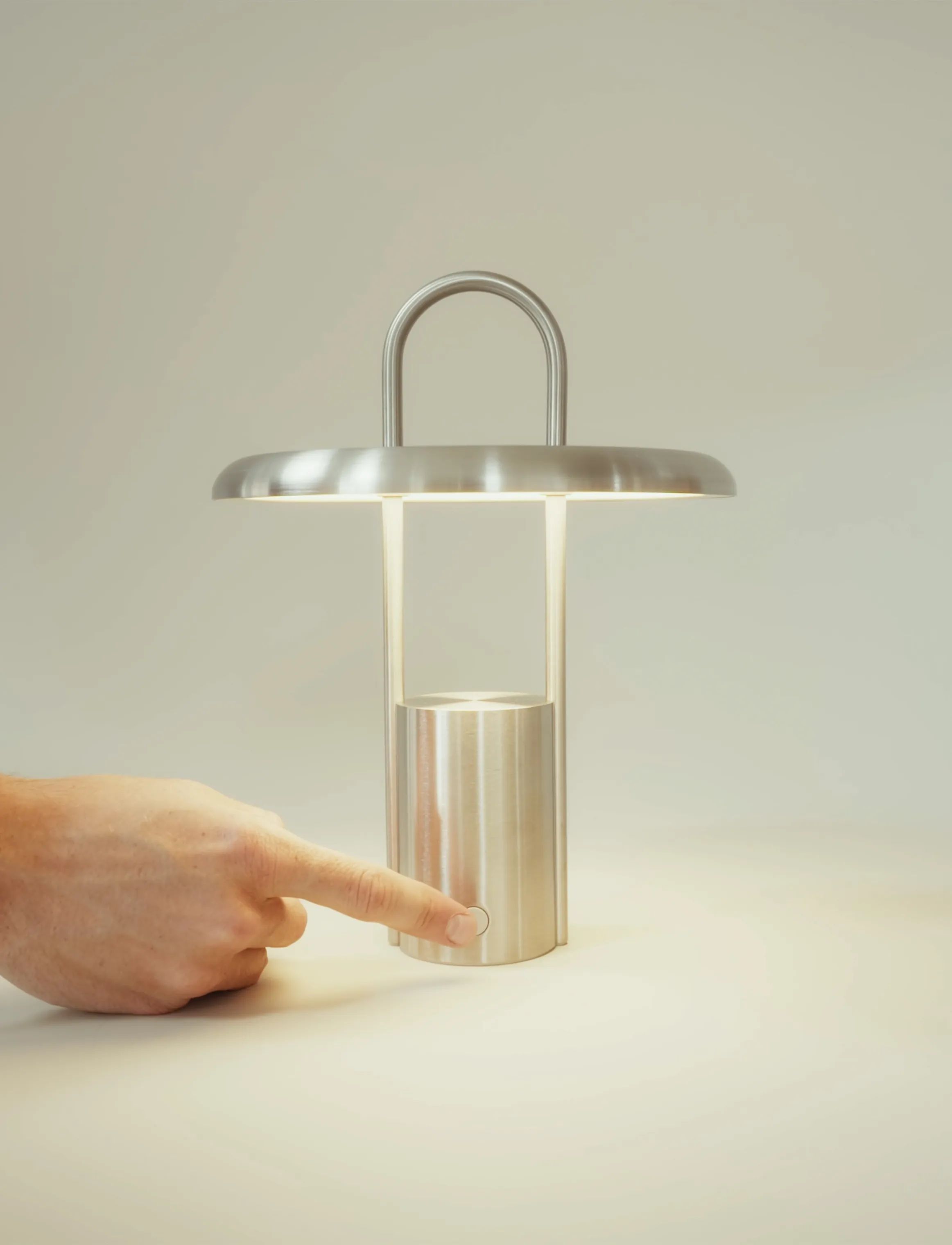 Stelton LED-lamper Pier Transportabel LED-lampe i Sølv, 25 cm, 4