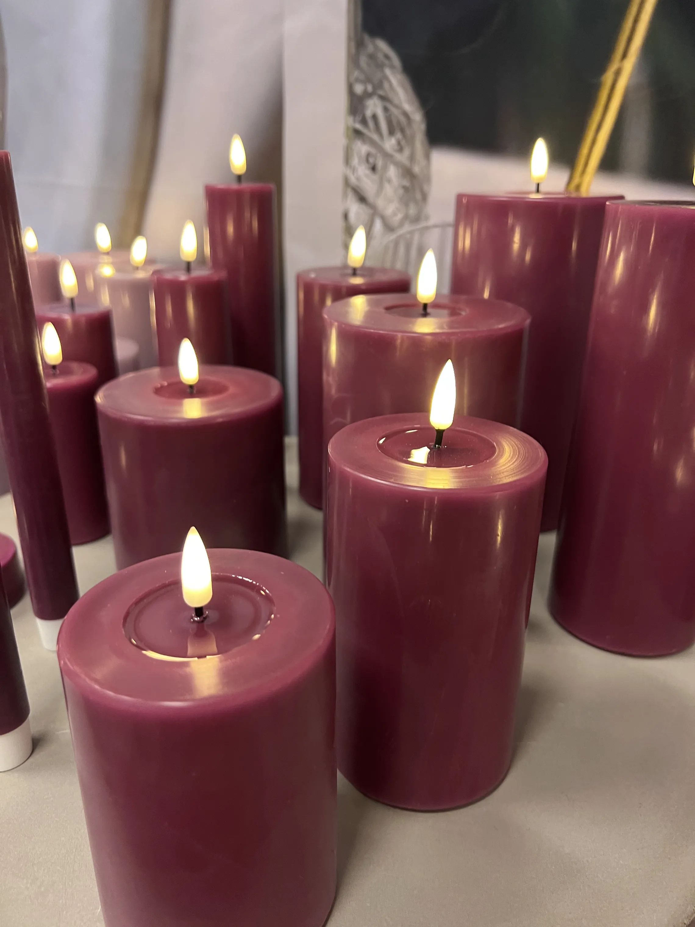 Deluxe Homeart LED-lys Real Flame LED Bloklys i Violet , 12,5 cm, 2