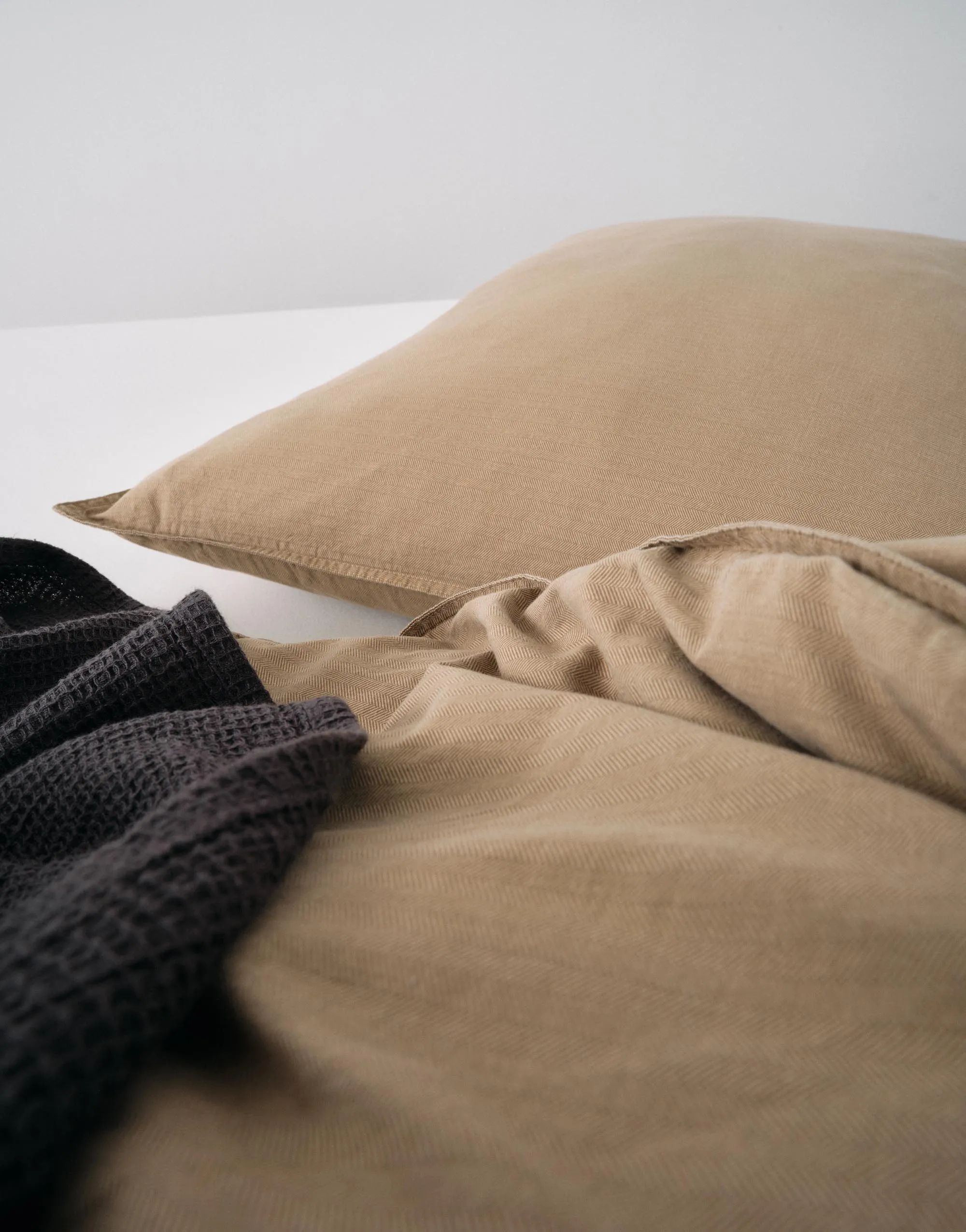 Marc O'Polo Sengetøj Senja Sengetøj i Walnut, B140 x L220 cm, 5