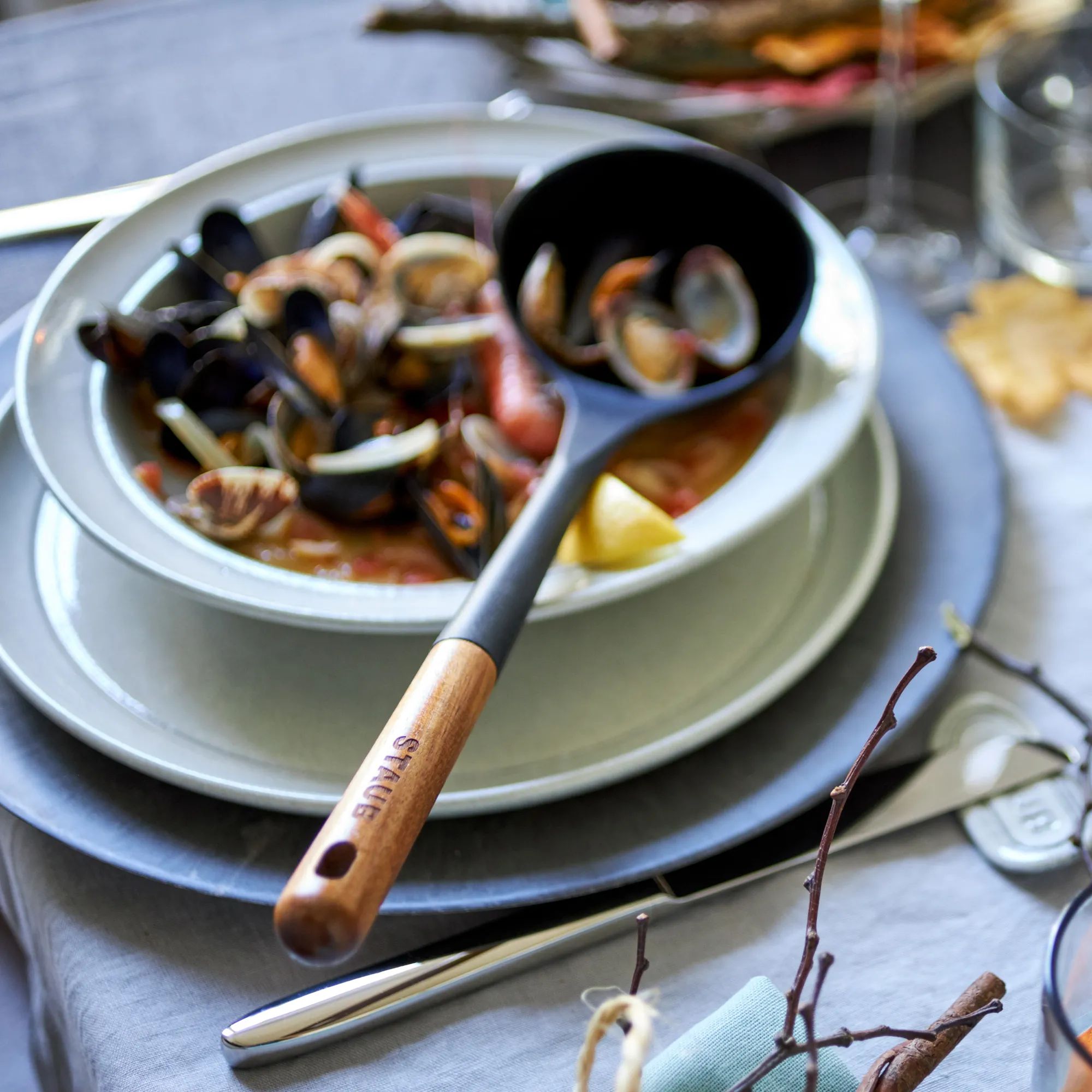 Staub Suppeskeer Suppeske i Sort/akacietræ, 2