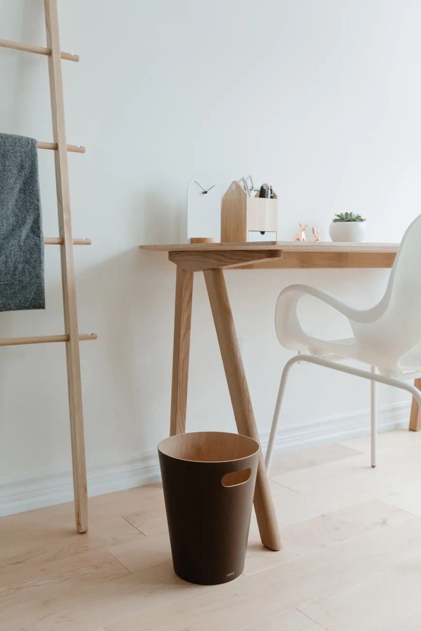 Umbra Spande uden pedal Woodrow Papirkurv i Espresso, 2
