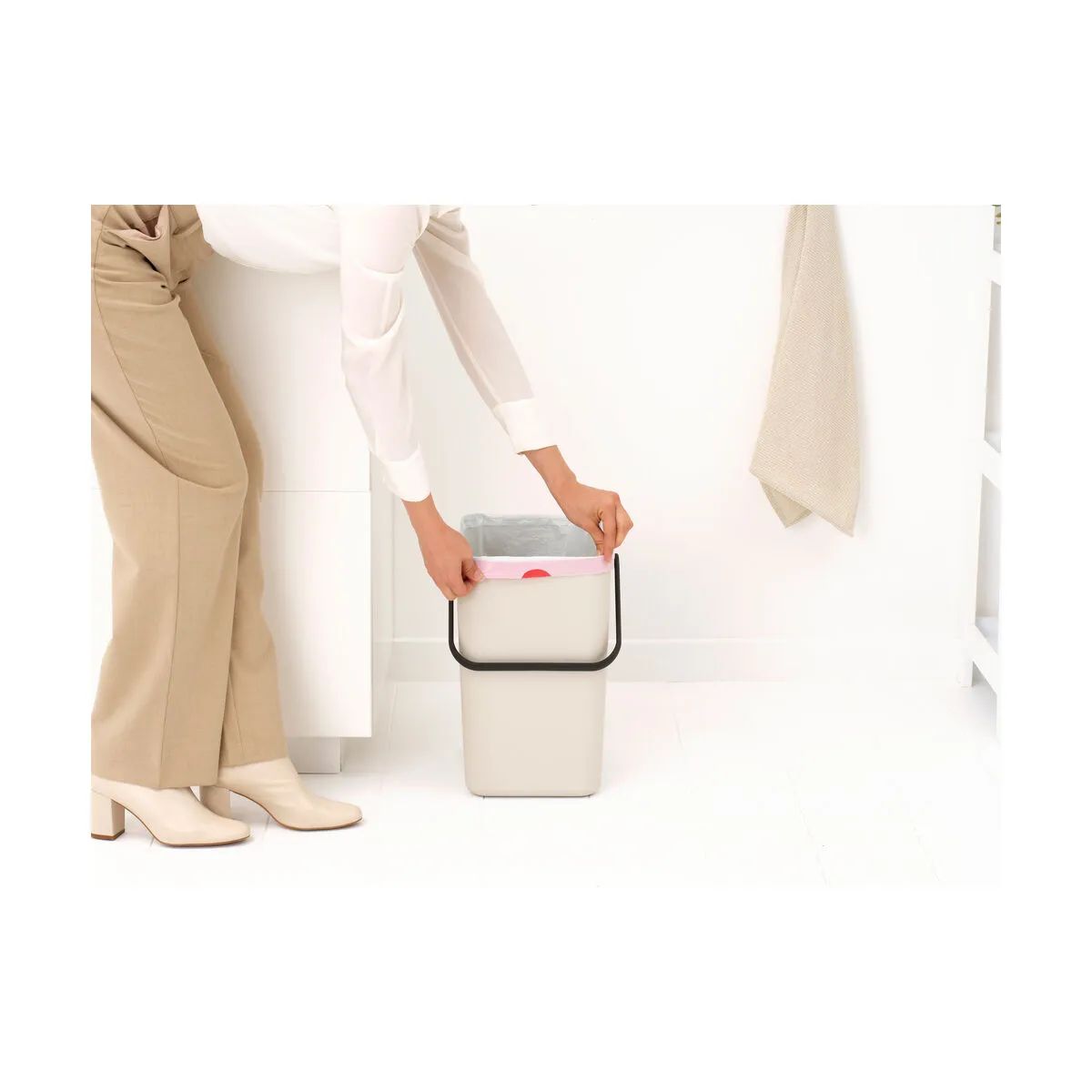 Brabantia Spande uden pedal Sort & Go Affaldsspand i Soft Beige, 25 L, 3