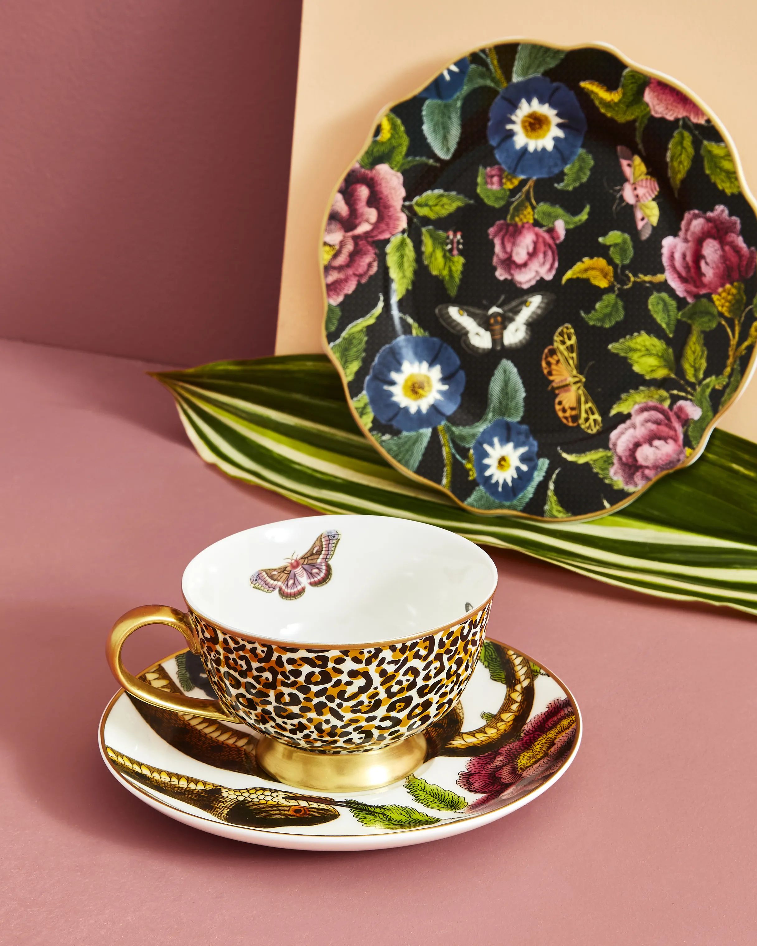 Spode Krus og kopper med hank Creatures Of Curiosity Tekop m. underkop i Leopard/guld, 2