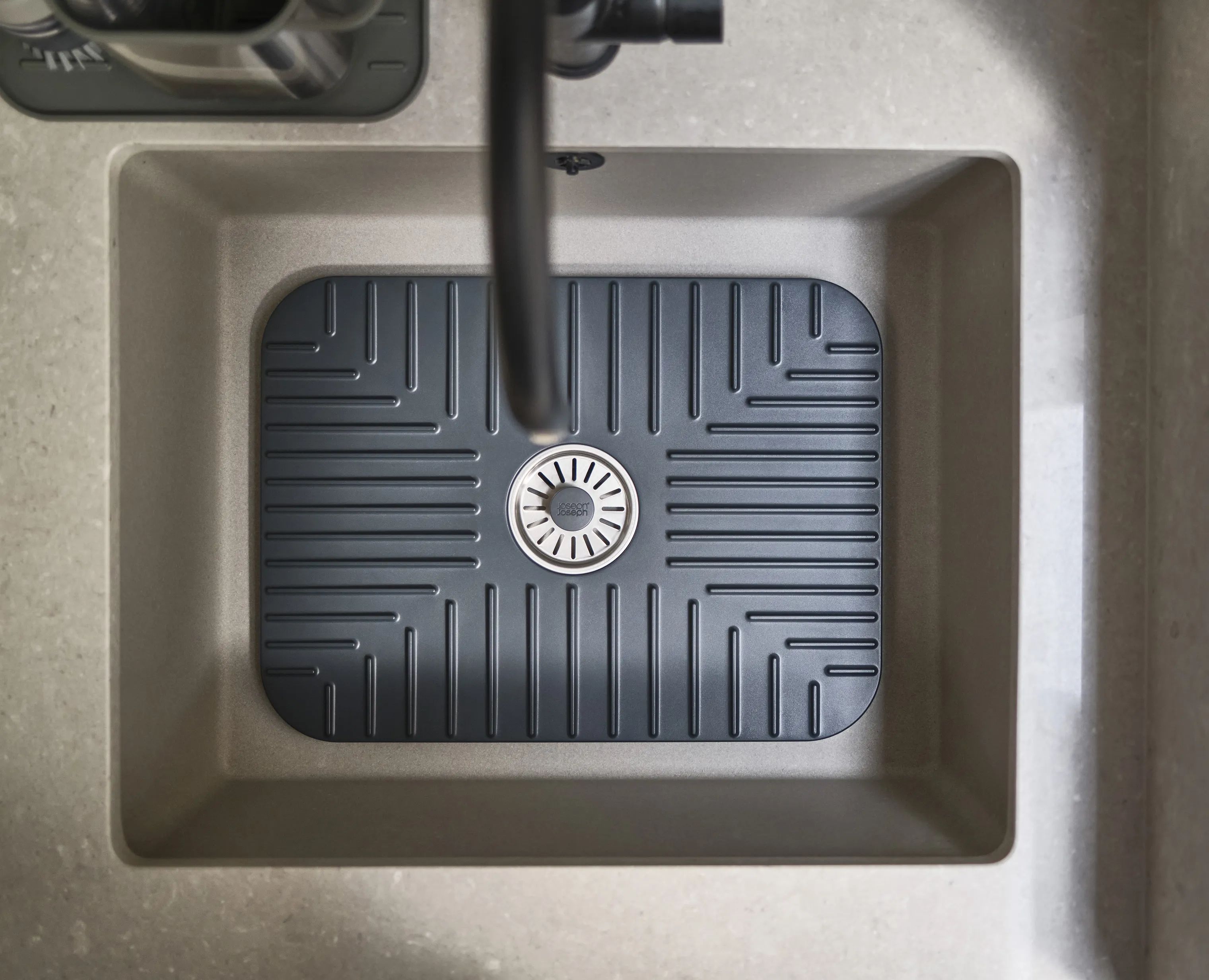 Joseph Joseph Øvrigt tilbehør til opvask SinkShield Underlag til køkkenvask i Anthracite, B40 x L30 cm, 7