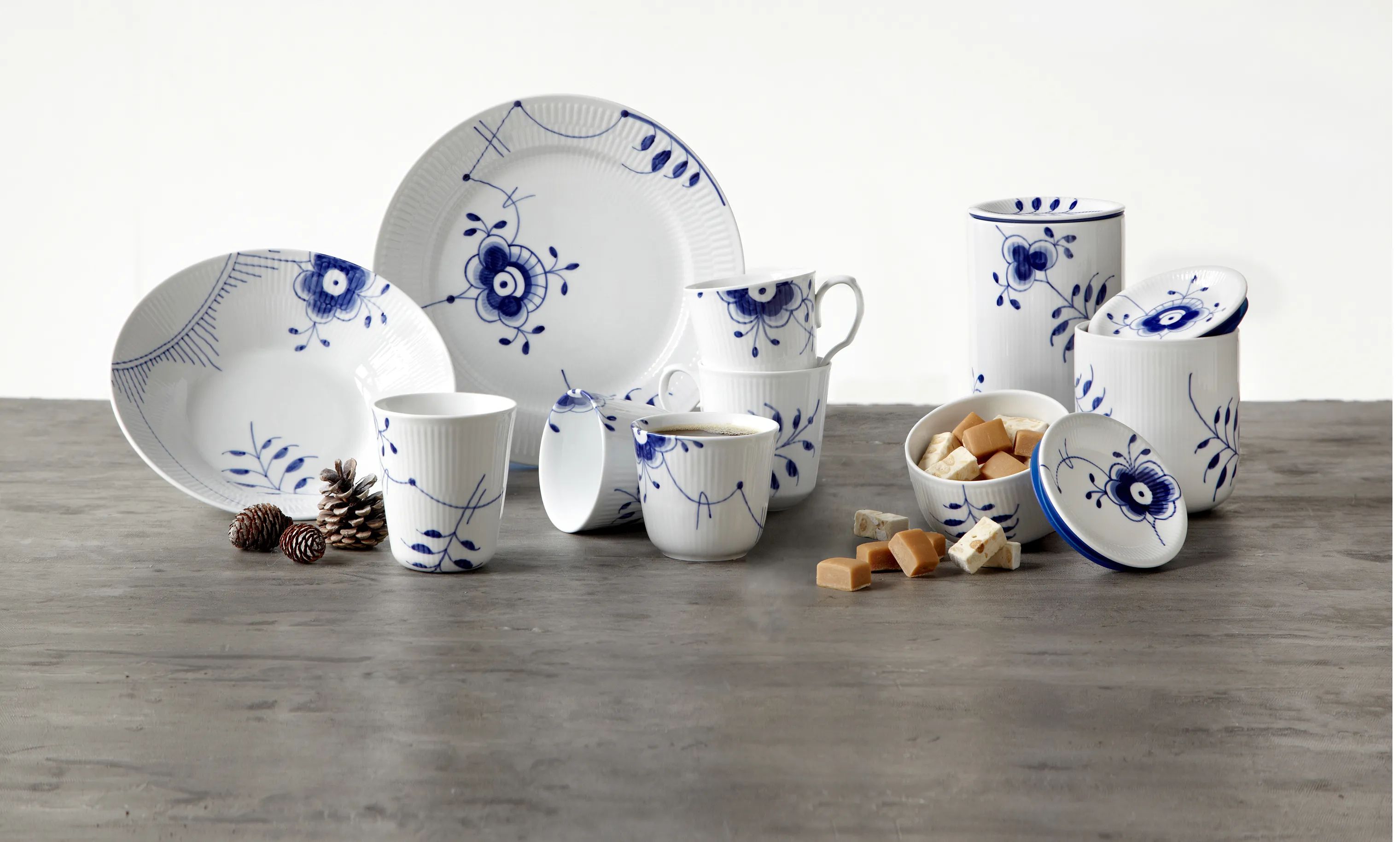 Royal Copenhagen Dybe tallerkener Blå Mega Riflet Dyb Tallerken i 24 cm, 2