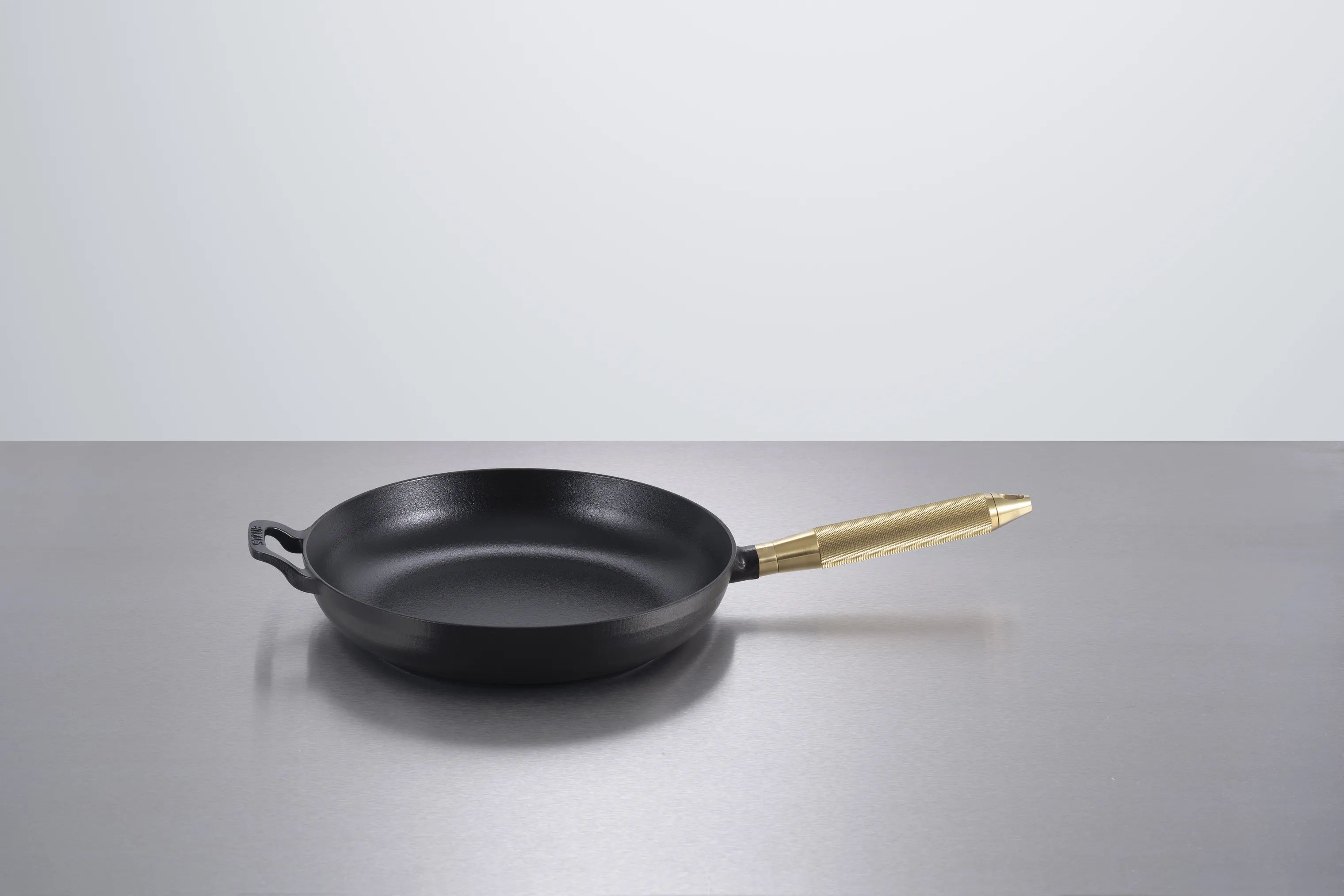 Staub Stegepander Buster & Punch Stegepande i Sort/messing, 2