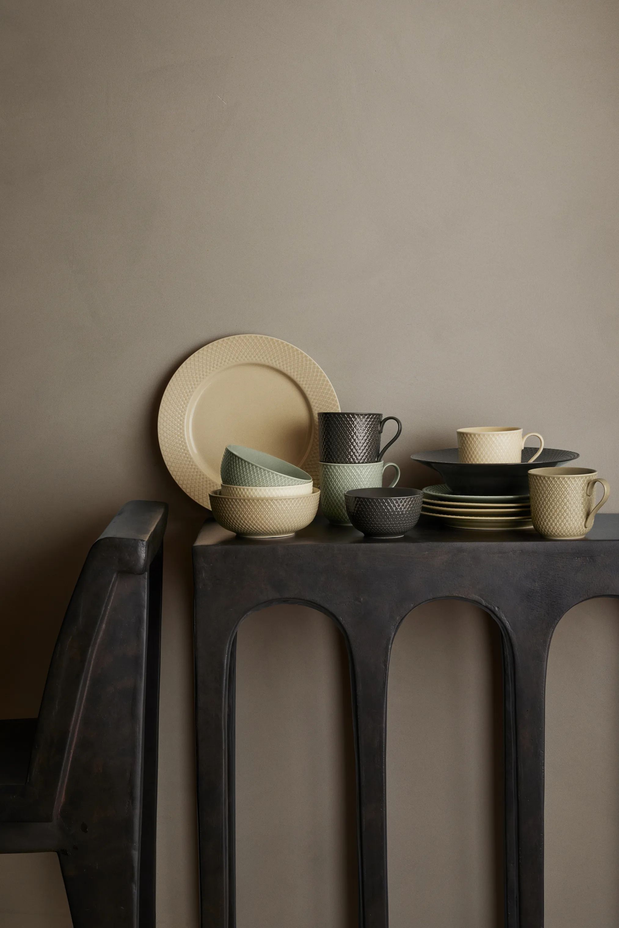 Lyngby Porcelæn Krus og kopper med hank Rhombe Earth Krus - 2 stk. i Clay/Slate, 2