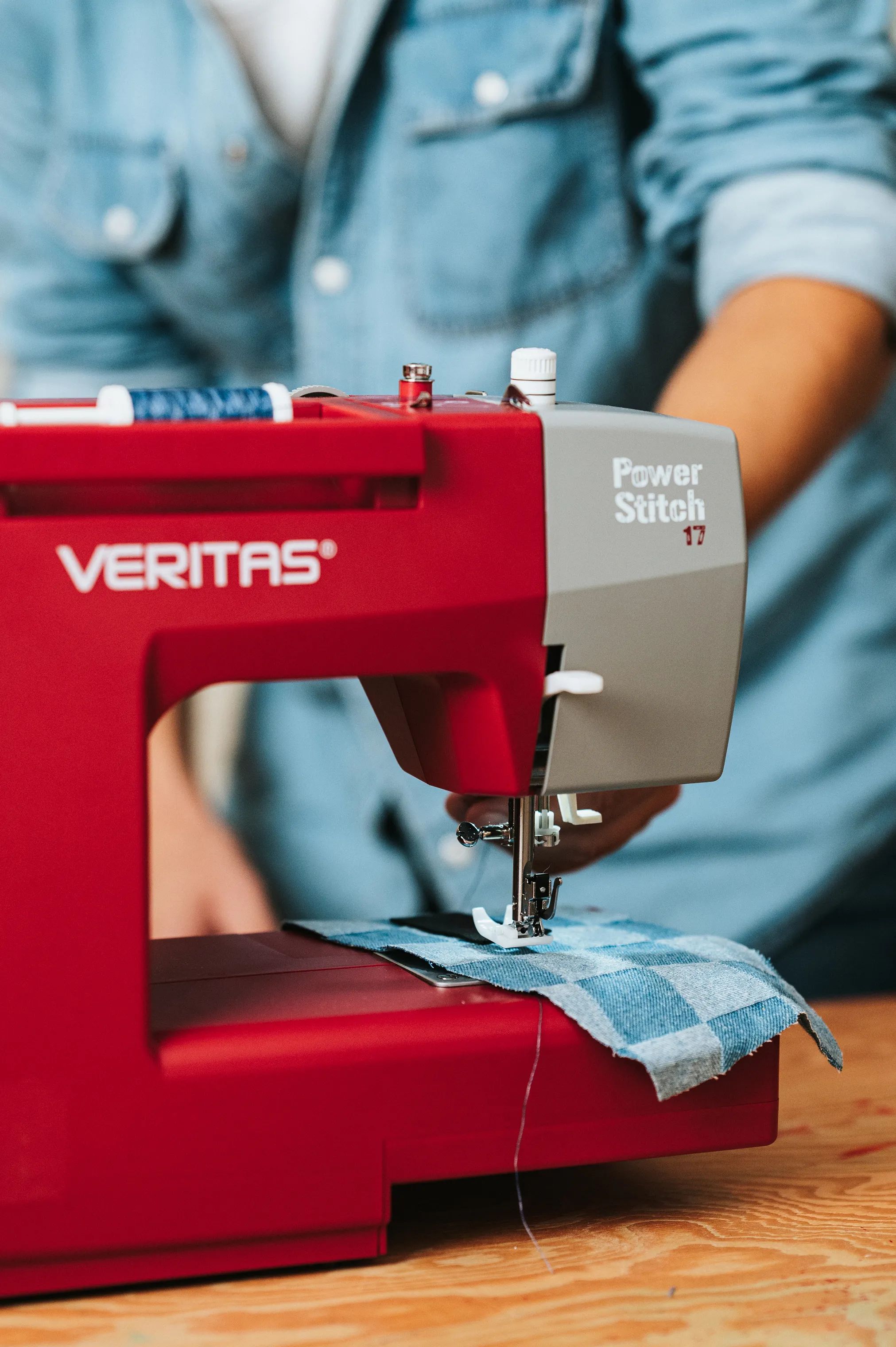VERITAS Symaskiner Power Stitch 17 Symaskine i grå/rød, 2