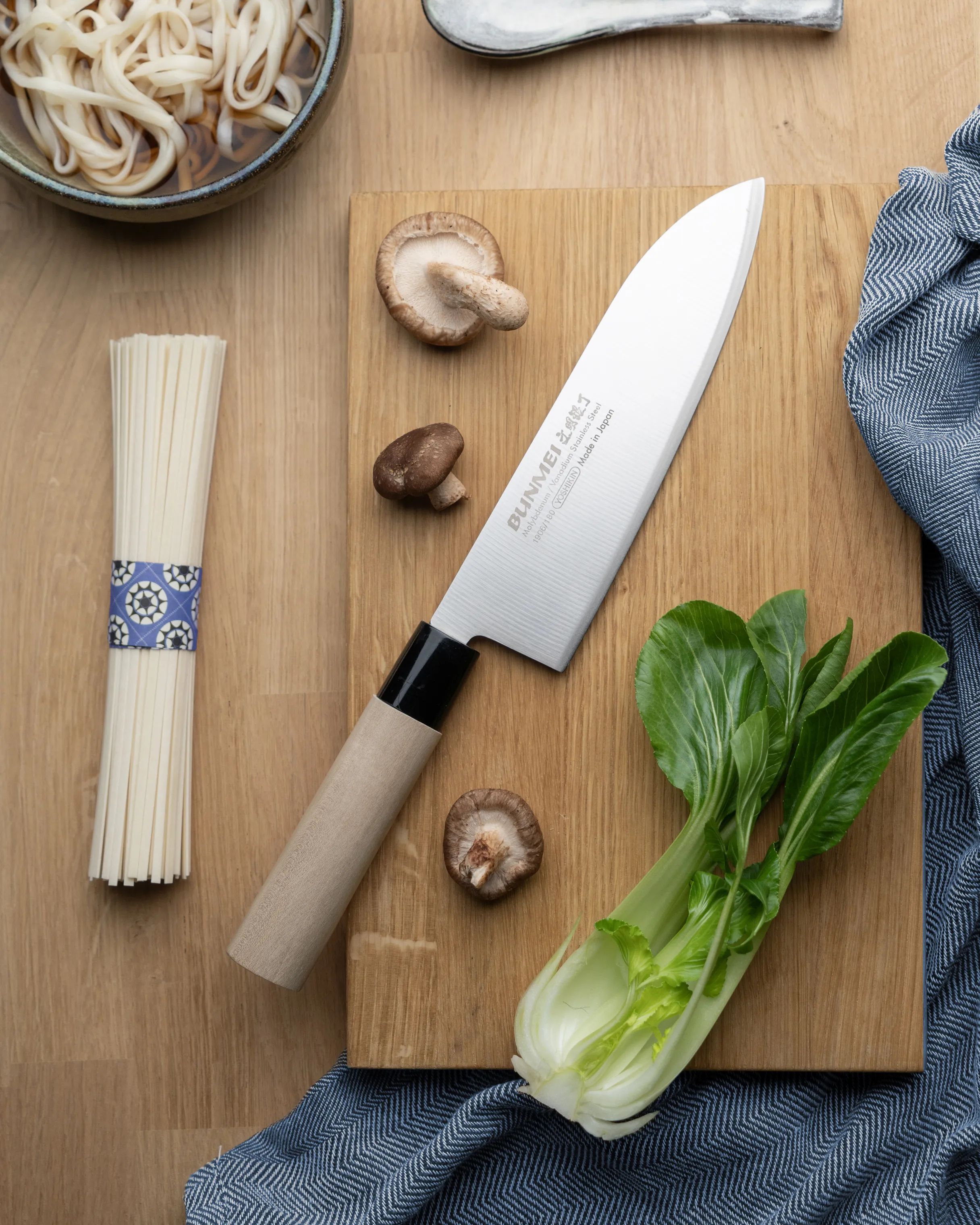 BUNMEI Santokuknive Santokukniv i Stål/natur, 2
