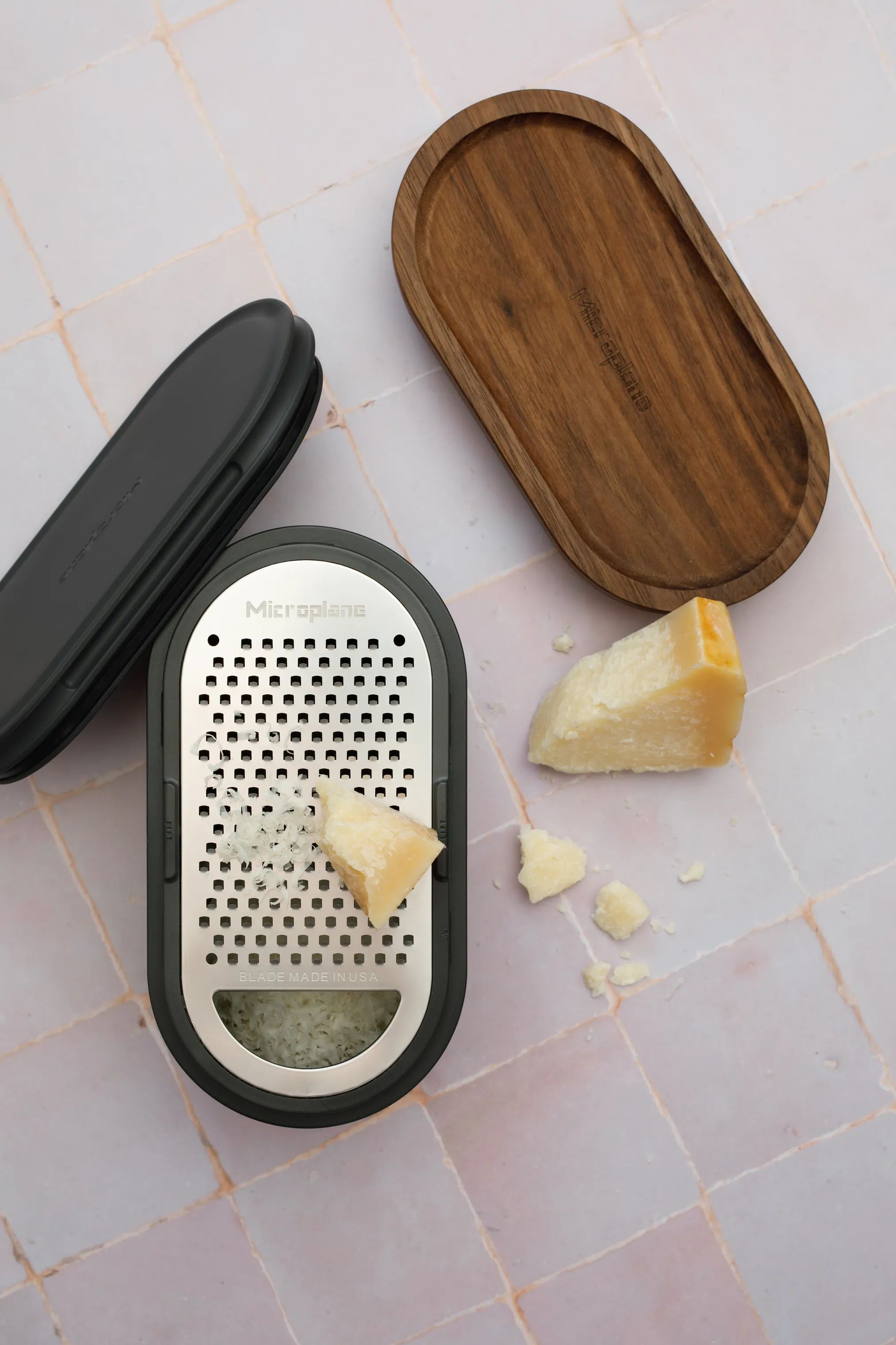 Microplane Rivejern Professional Rivejern med beholder i Brun, 2