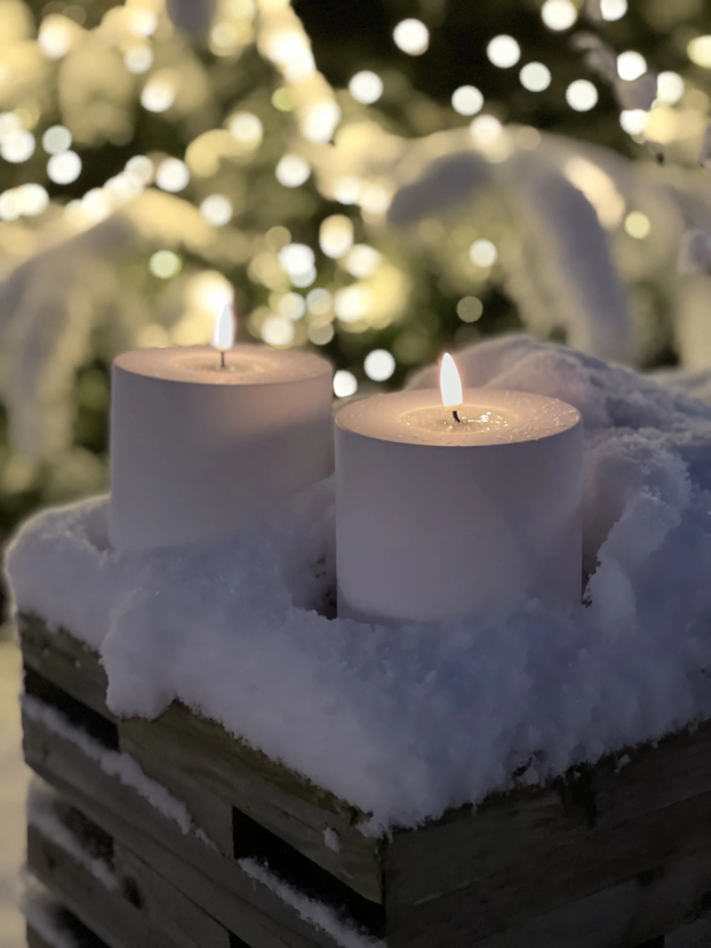 Deluxe Homeart LED-lys Real Flame LED Udendørs Bloklys i Hvid, H10 x Ø7,5 cm, 2