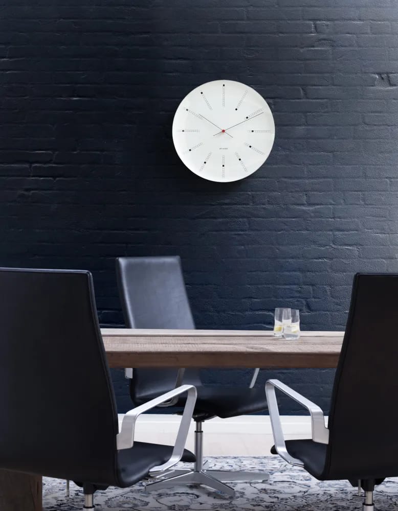 Arne Jacobsen Vægure Bankers Clock Vægur i Hvid/Sort/Rød, 16 cm, 2