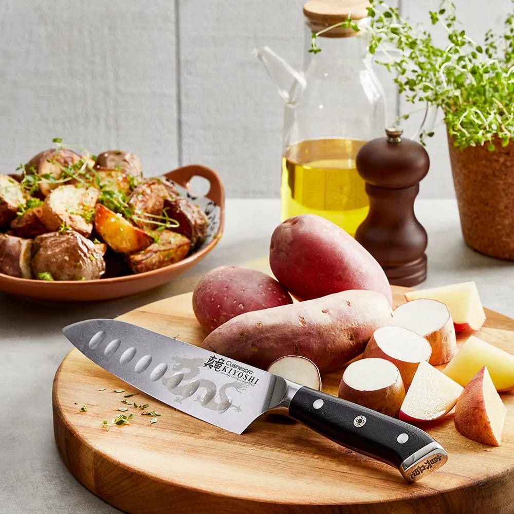 THE CUSTOM CHEF™ Santokuknive Cuisine::pro®
KIYOSHI™ Cuisine::pro KIYOSHI™ Santokukniv i 17 cm, 2
