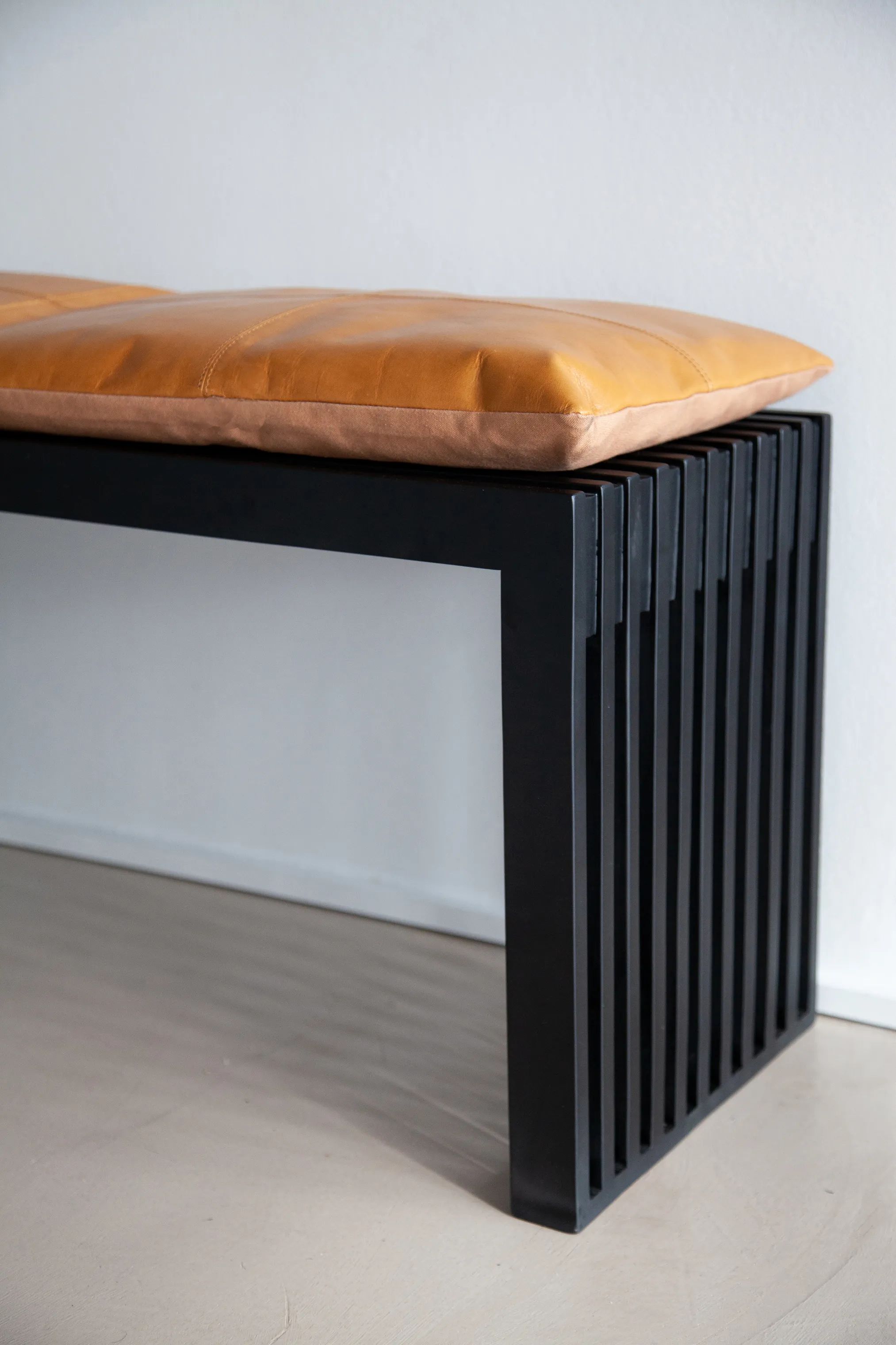 cinas Skamler Rib Bænk inkl. brun hynde i sort/brun, 104 cm, 3