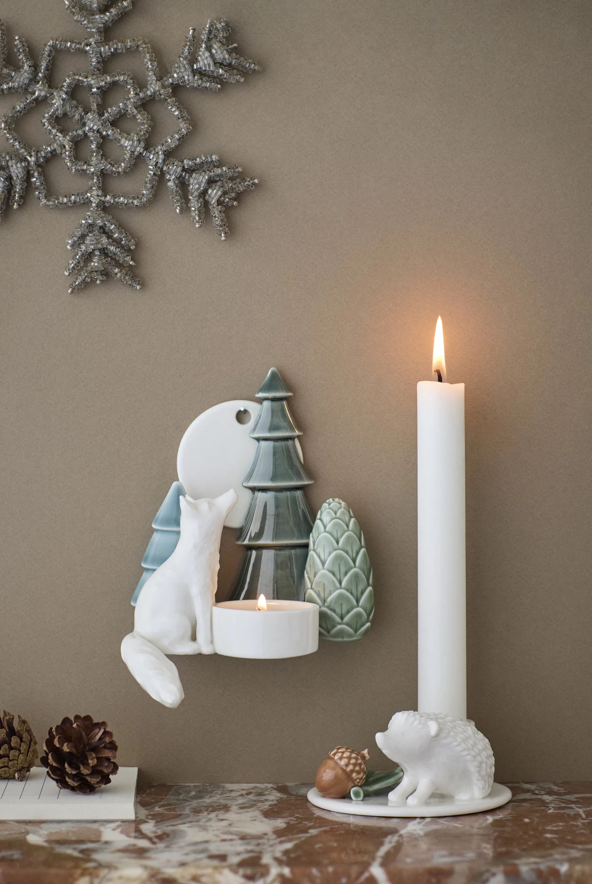 Dottir Kronelysestage Winter Stories Winther Stories Hedgehog Lysestage i Hvid/grøn/brun, 3
