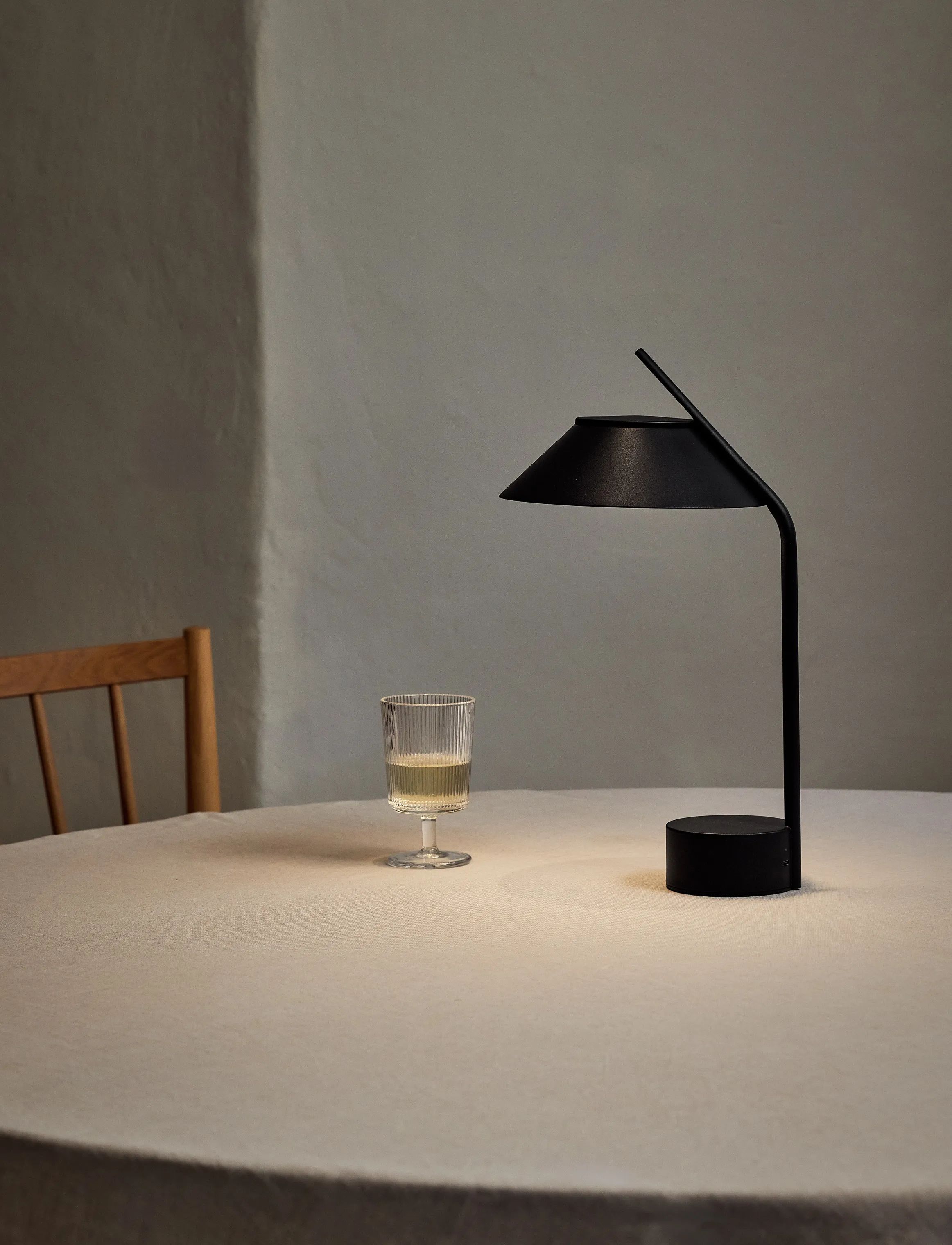 Stelton Bordlamper Vinkel LED Bordlampe i sort, 2