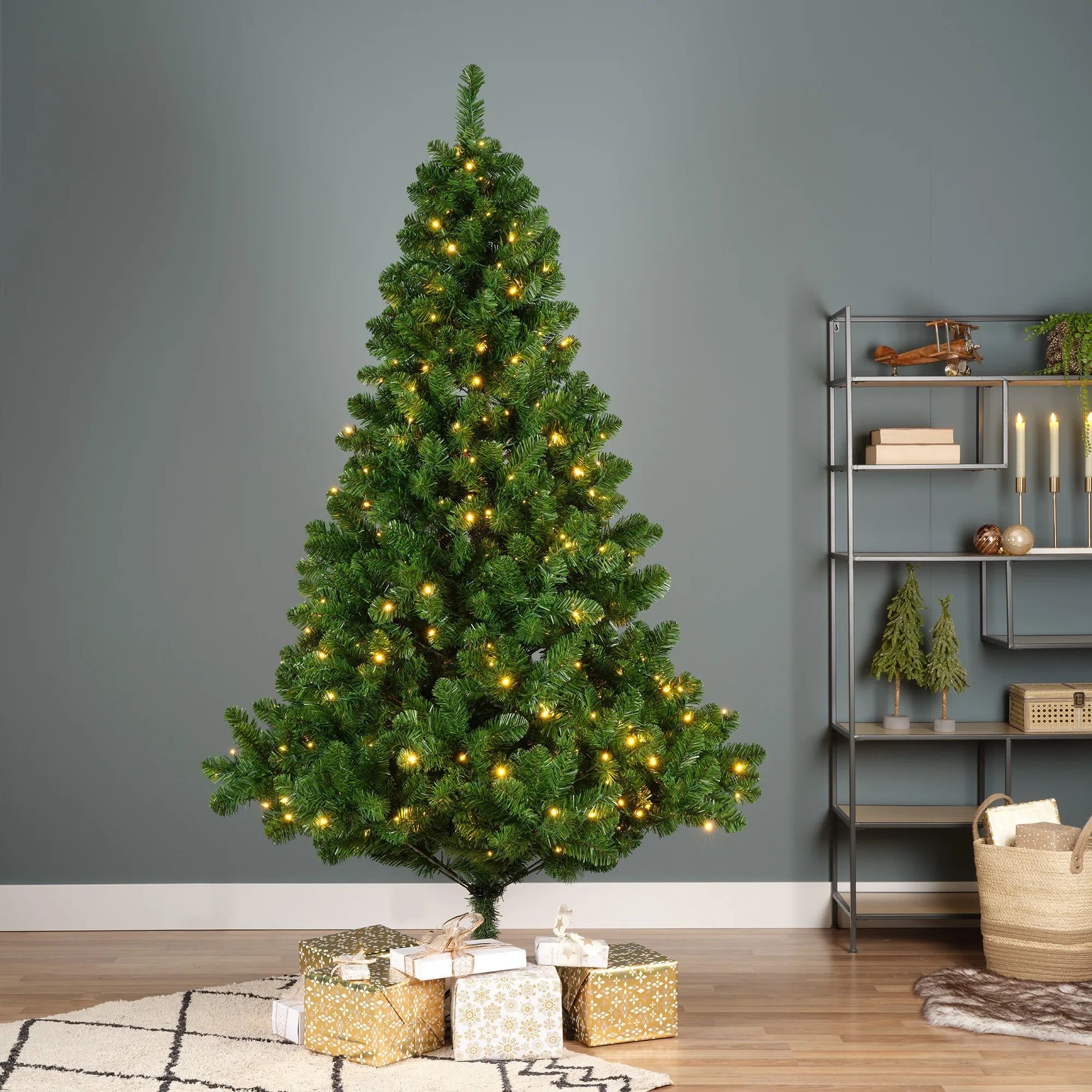 Casa Christmas Juletræer Imperial Pine Kunstigt Juletræ m. LED-lys i 260 LED-lys, 5