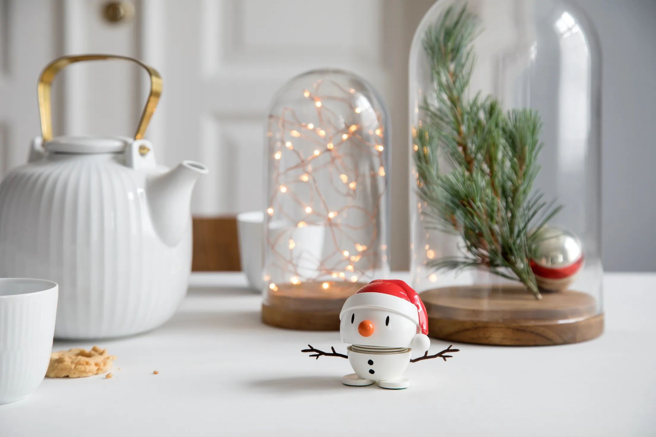 Hoptimist Julefigurer Christmas Snowman - Baby Santa i Hvid, 7,5 cm, 2