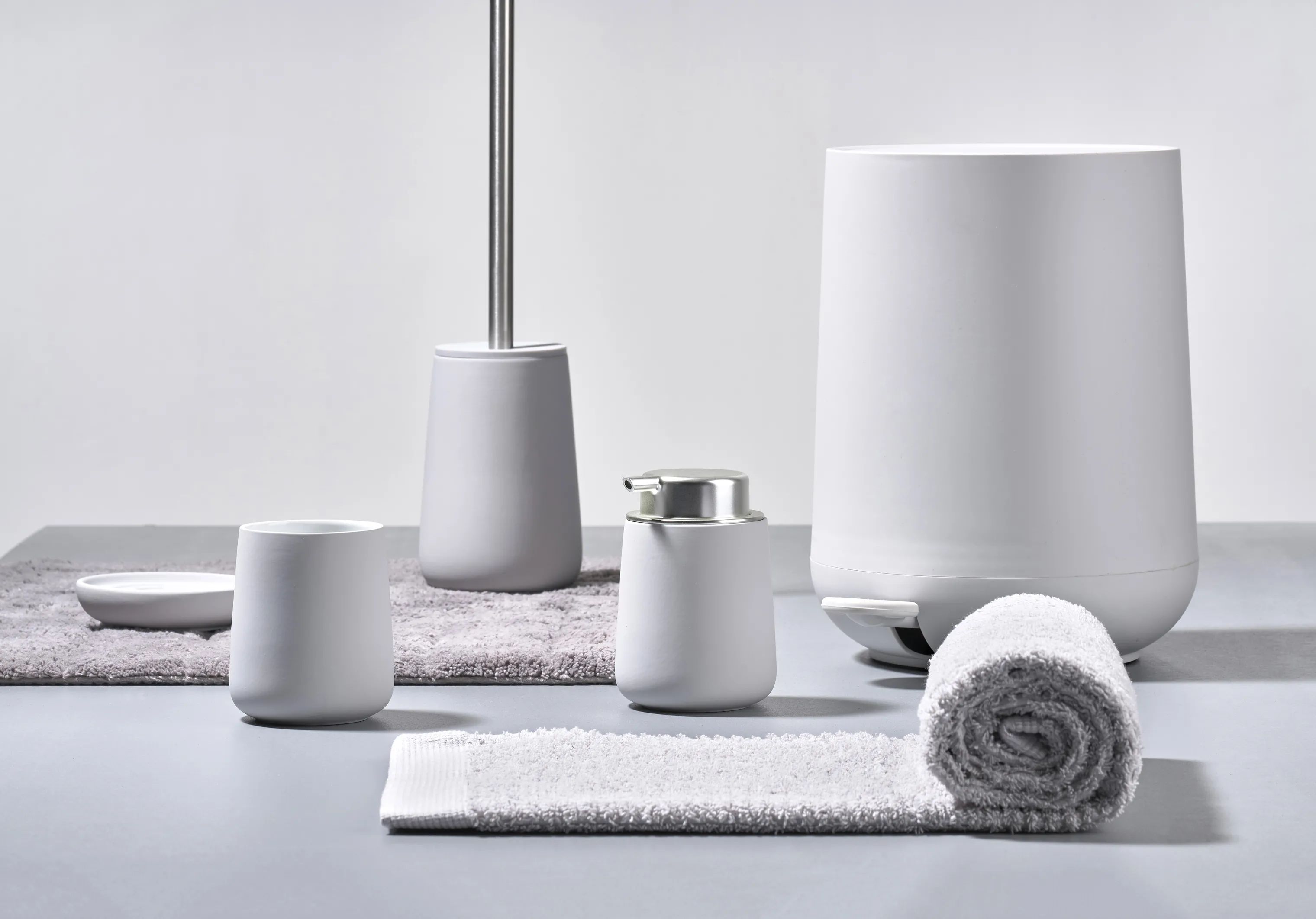 Zone Håndklæder Classic Badehåndklæde i Soft Grey, B70 x L140 cm, 2