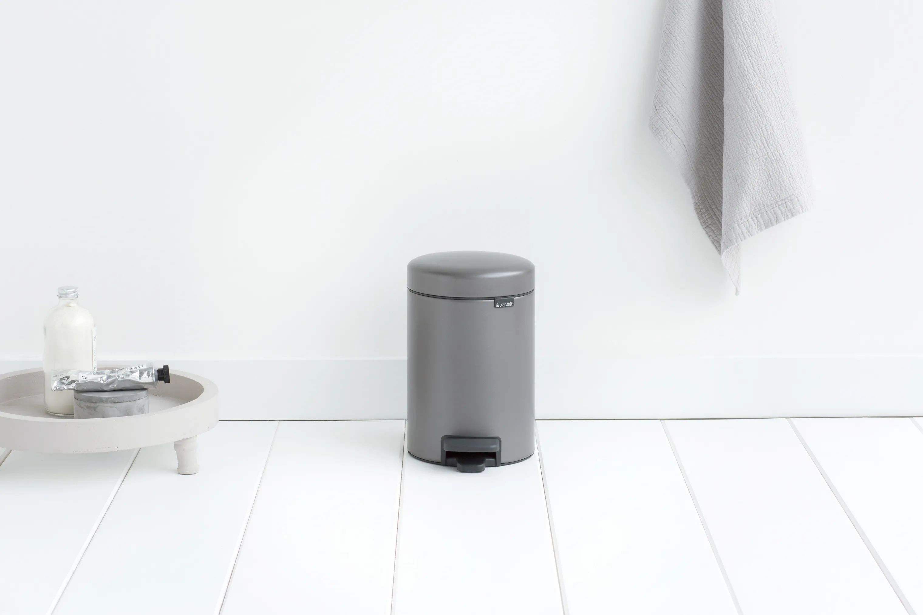 Brabantia Toiletspande NewIcon Pedalspand i Platinum, 3 L, 2