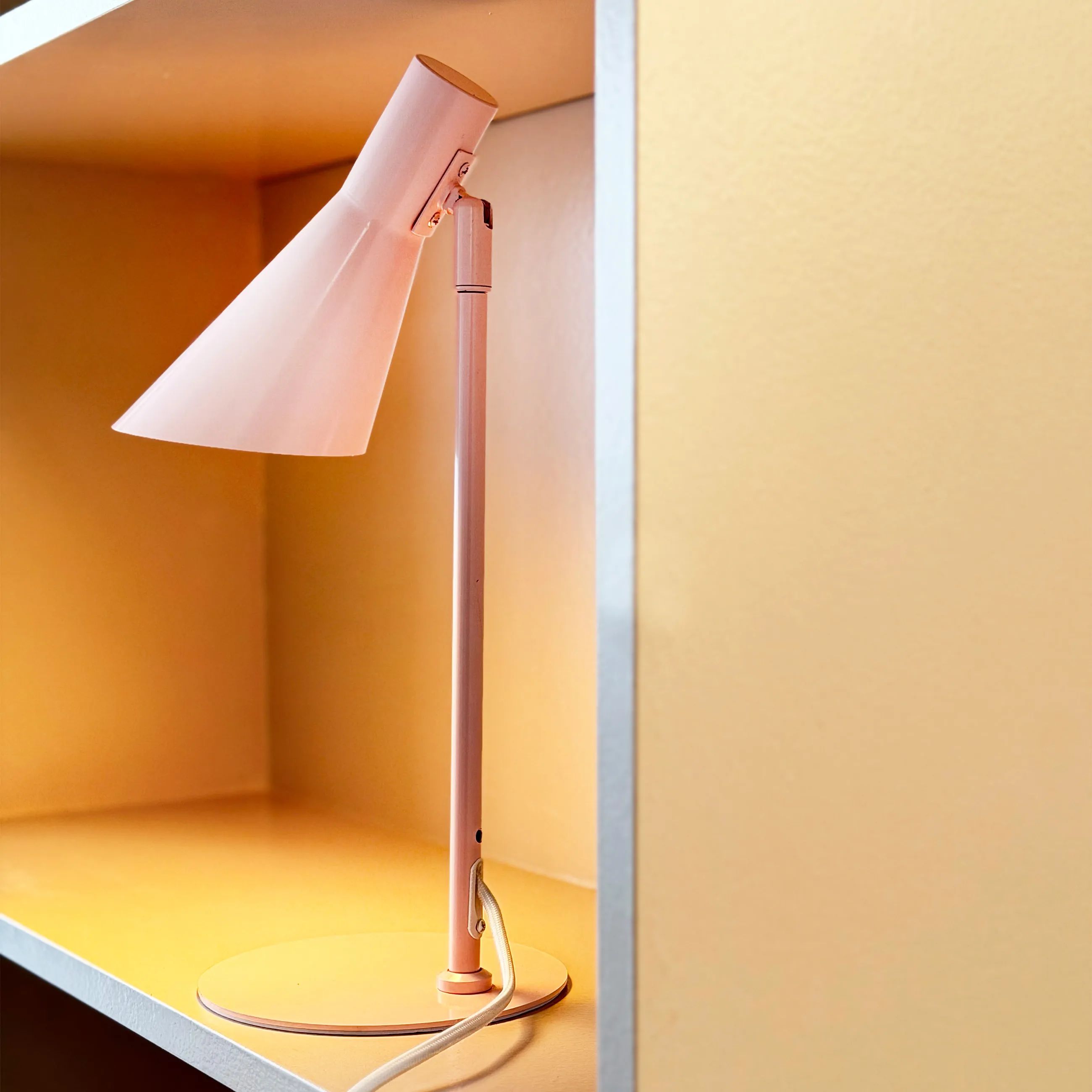Dyberg Larsen Bordlamper DL12 Mini Bordlampe i Lyserød, 2