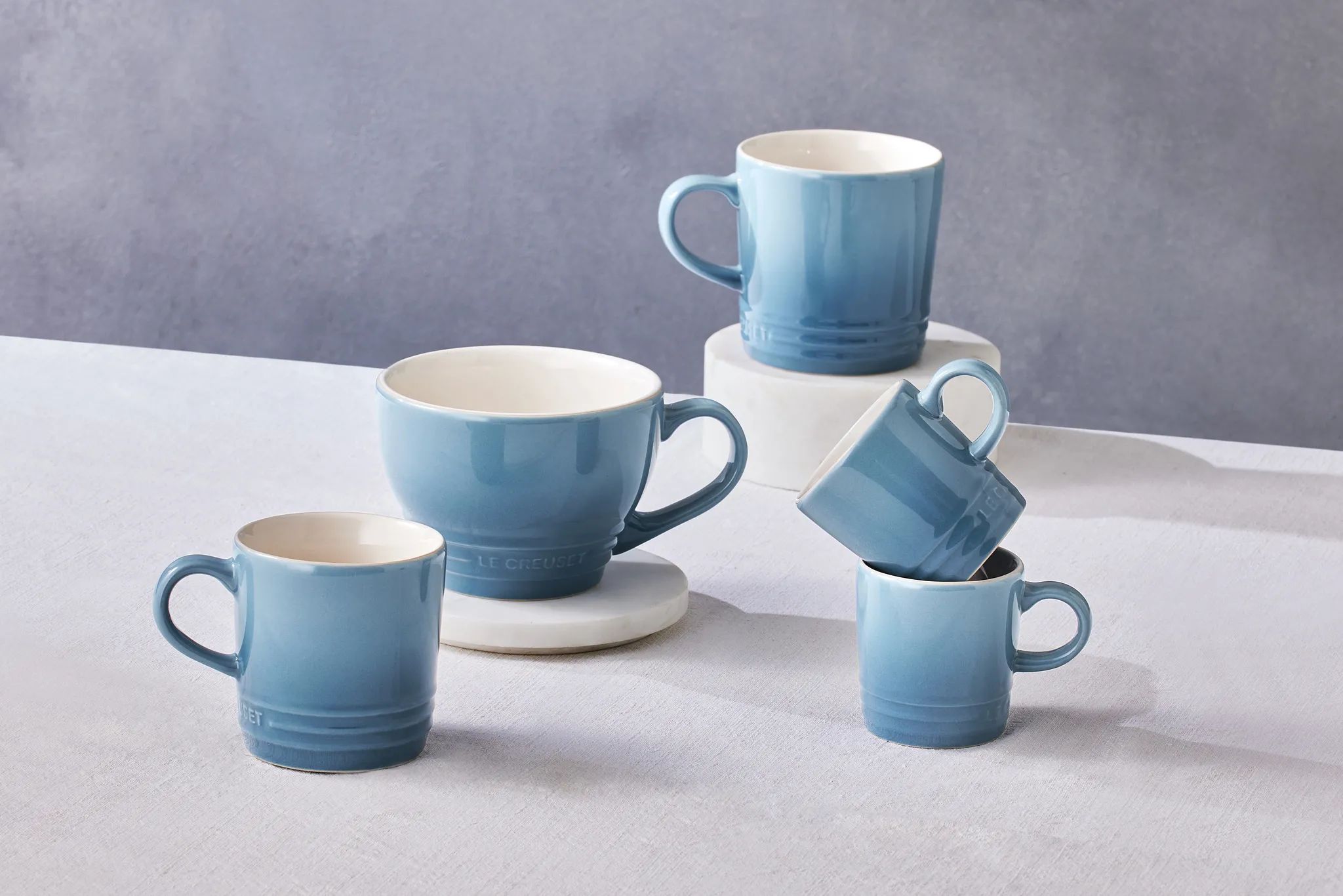 Le Creuset Krus og kopper med hank Jumbokop i Chambray, 2