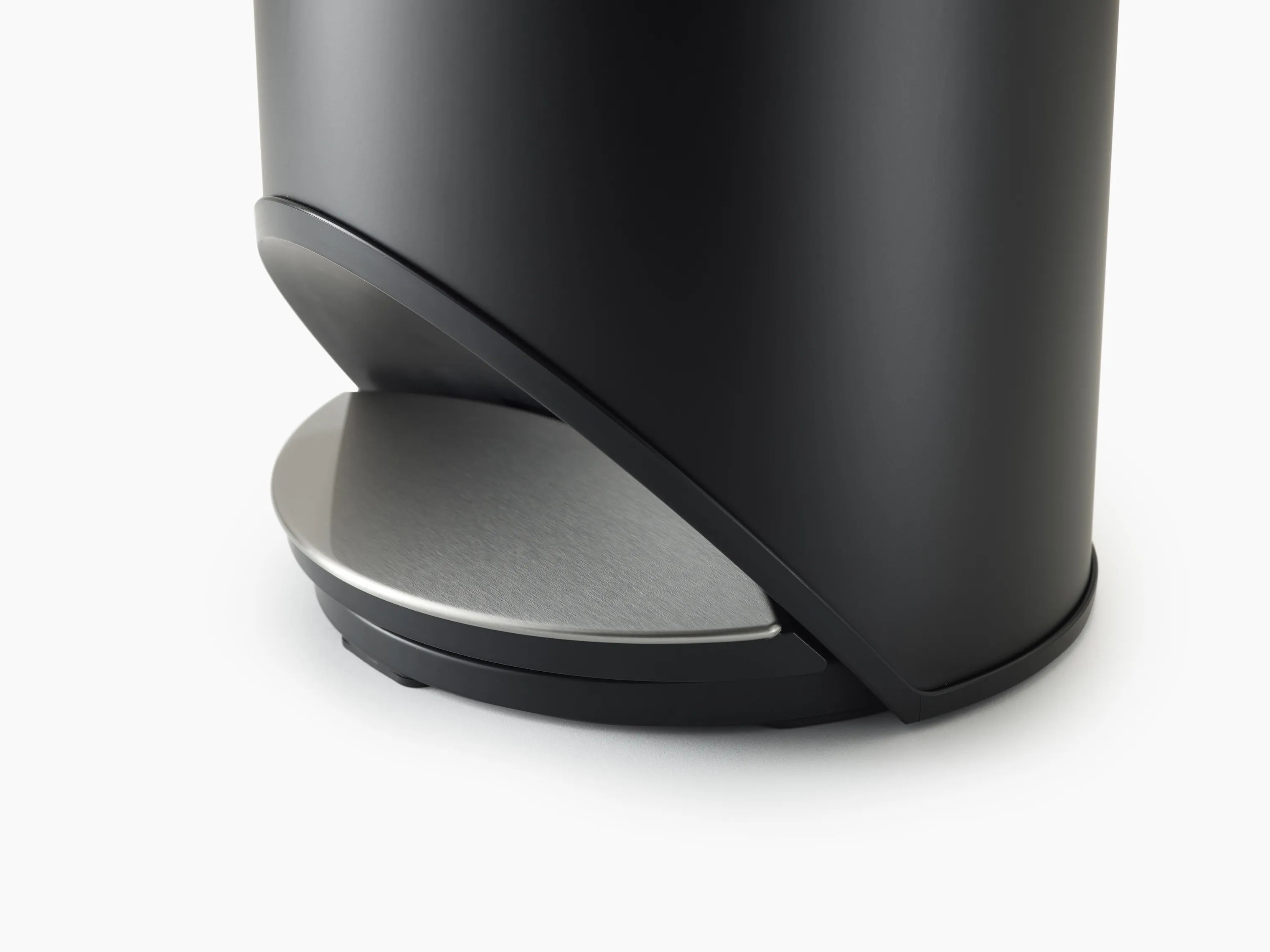 Joseph Joseph Pedalspande Arc  Affaldsspand i Black, 10 L, 2