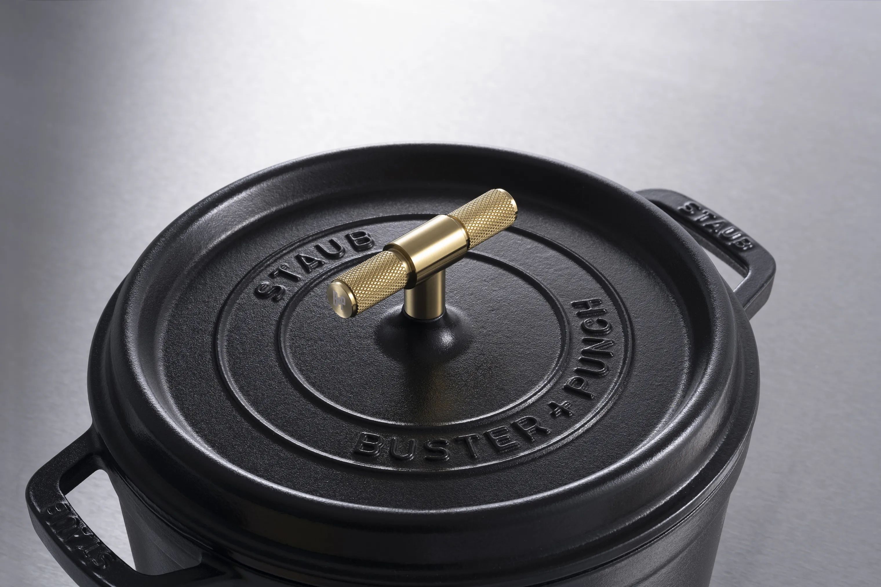 Staub Stegesøer Buster & Punch La Cocotte i Sort/messing, 3.7 L, 3