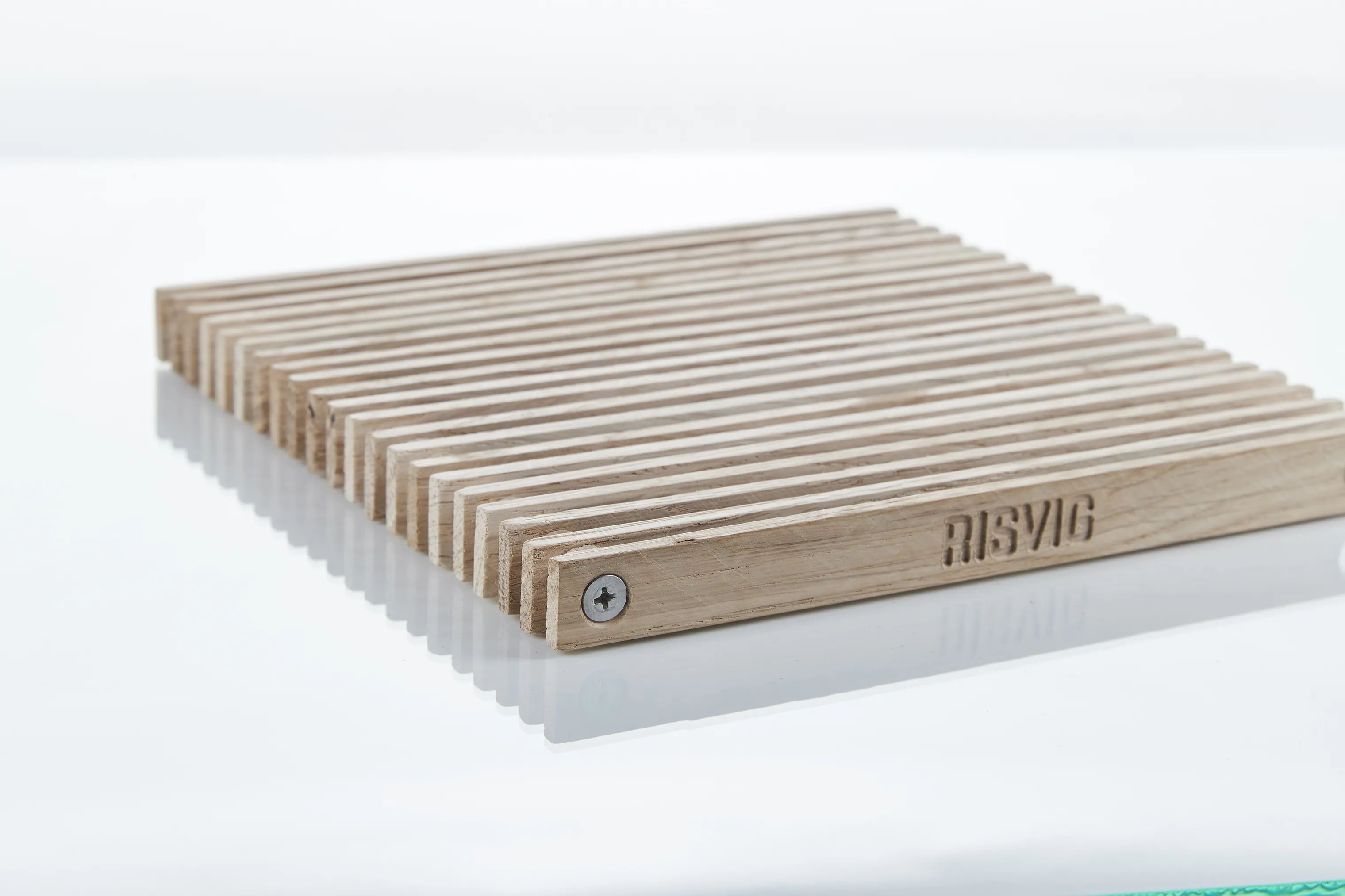 RISVIG Design Bordskånere Lignus Gryderist i Egetræ, 2