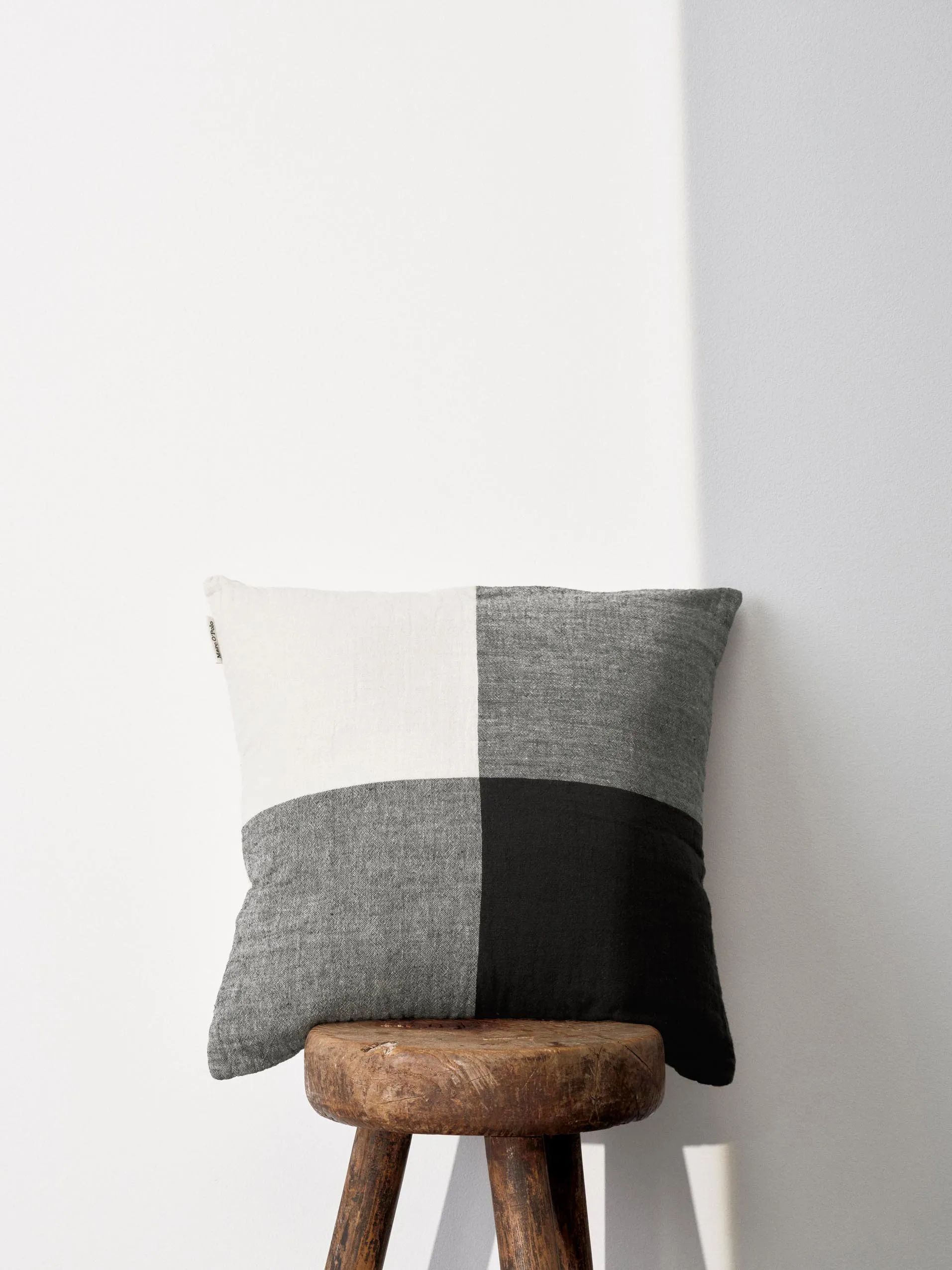 Essenza Pyntepuder Erlend Pyntepude i Black, H13 x B50 x L50 cm, 3