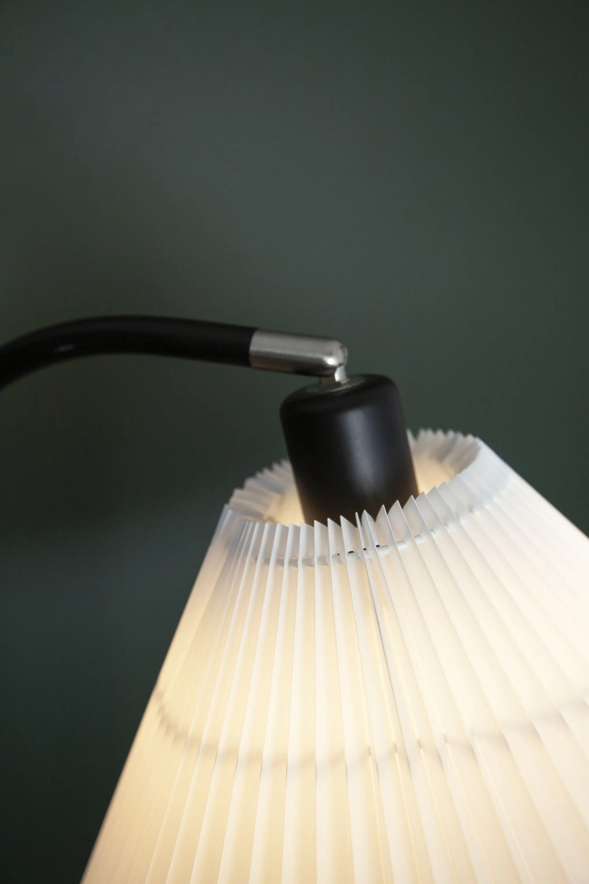 Halo Design Gulvlamper Medina Gulvlampe i hvid/sort, 3