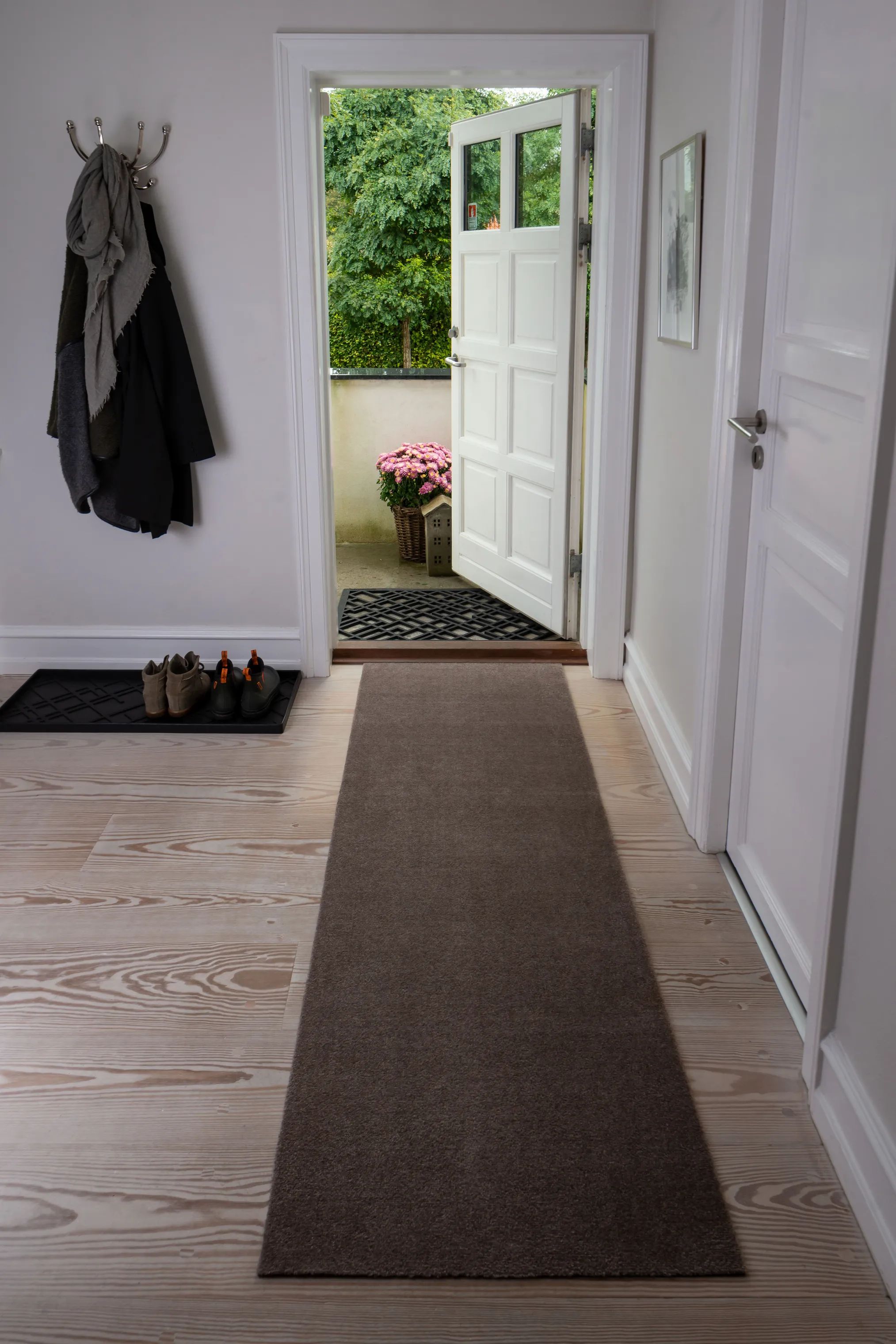Tica Copenhagen Dørmåtter Uni Color Gulvmåtte i Mørkebrun, B67 x L200 cm, 3