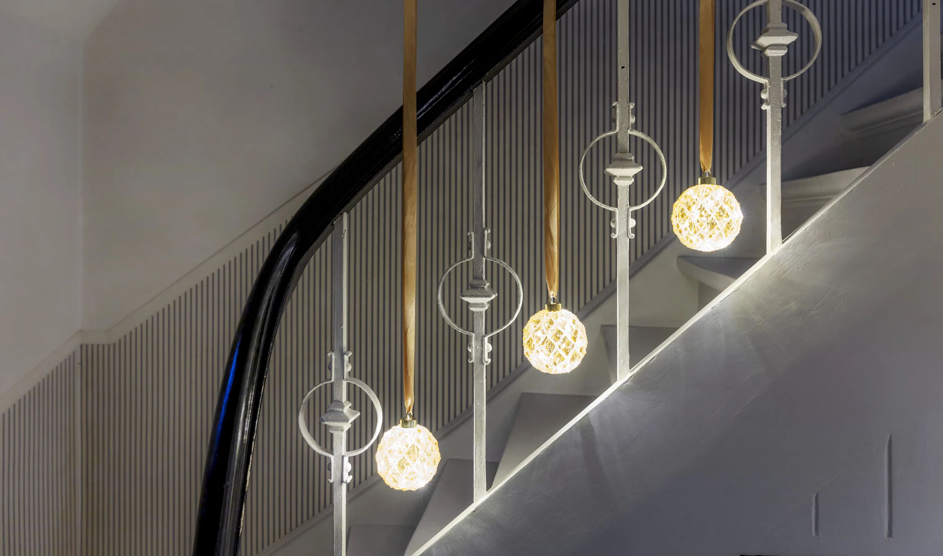 Casa Christmas Juleophæng LED Kugle - 3 stk. i Klar/guld, 2