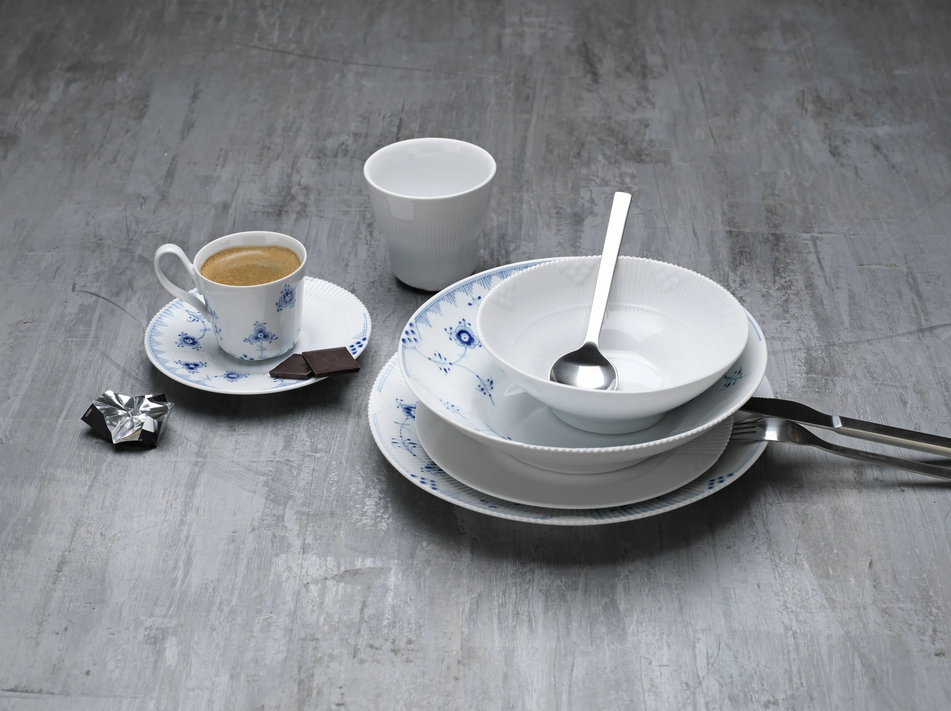 Royal Copenhagen Dybe tallerkener Blå Elements Dyb Tallerken i Koboltblå/hvid, 25 cm, 2